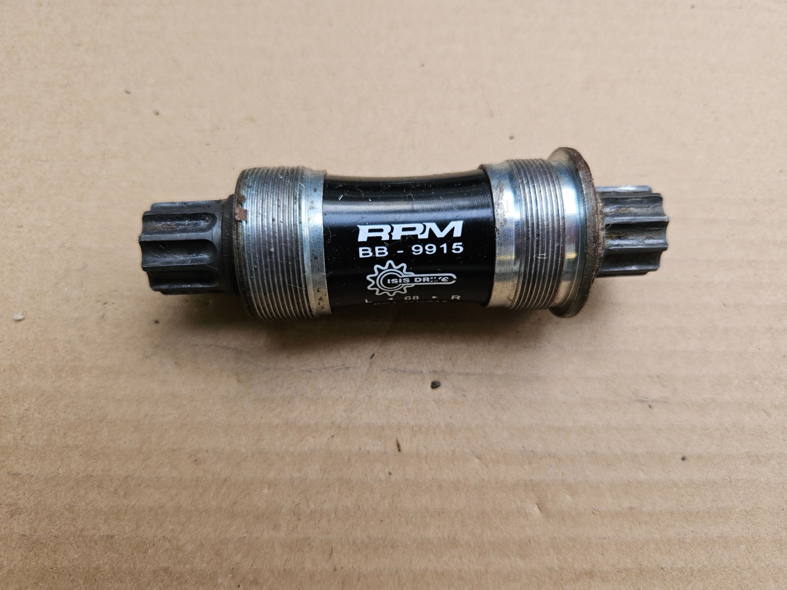 RPM BB-9915 Bottom Bracket ISIS Spline 68mm x 113mm *slight play in bearing*
