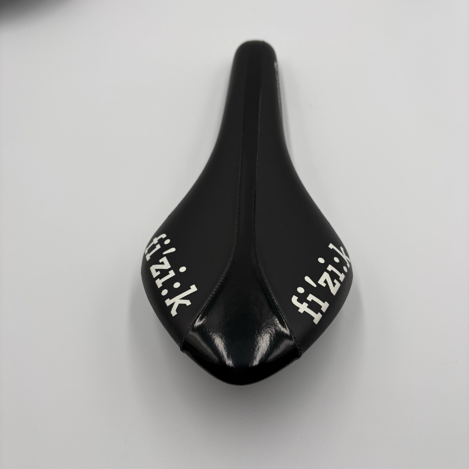 Fizzik Arione Wing Flex Saddle White On Black Titanium 224g K:ium Rails GUC