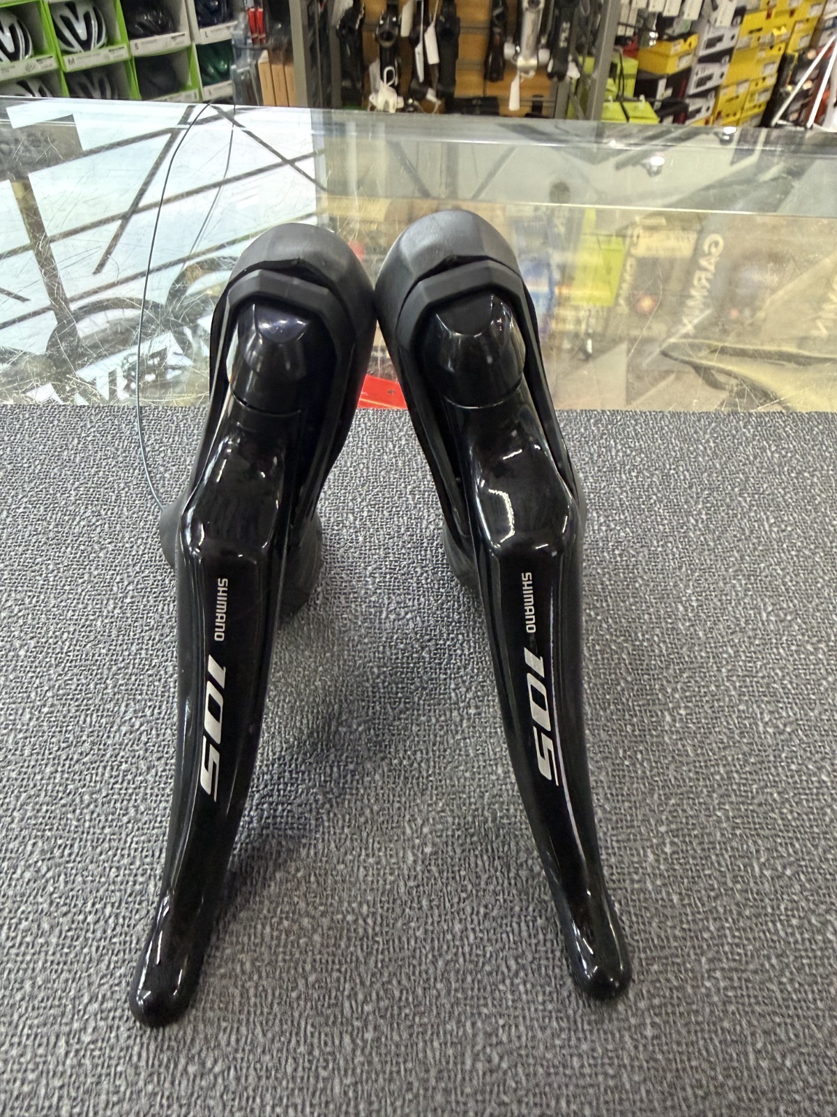 Shimano 105 11-Speed Hydraulic Disc Mechanical Shifters (CALIPERS NOT INCLUDED)