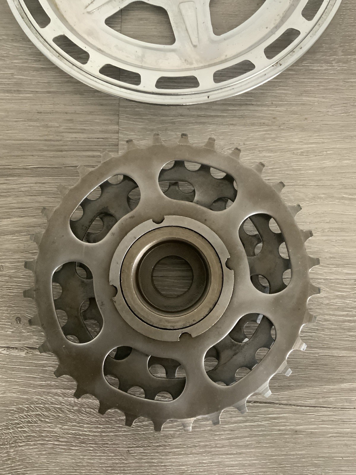 SUNTOUR PERFECT FREEWHEEL 5 SPEED 14-32 TOOTH BSA THREADING CHAIN GUARD