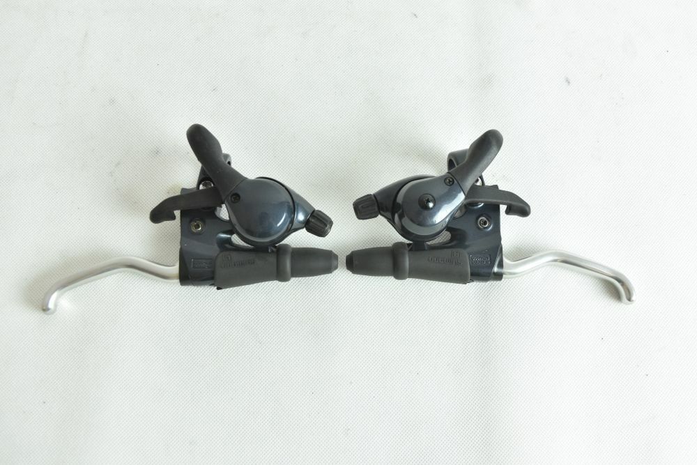 SHIMANO XTR st-m900 shifting brake levers 3×8 NOS – NEVER USED !