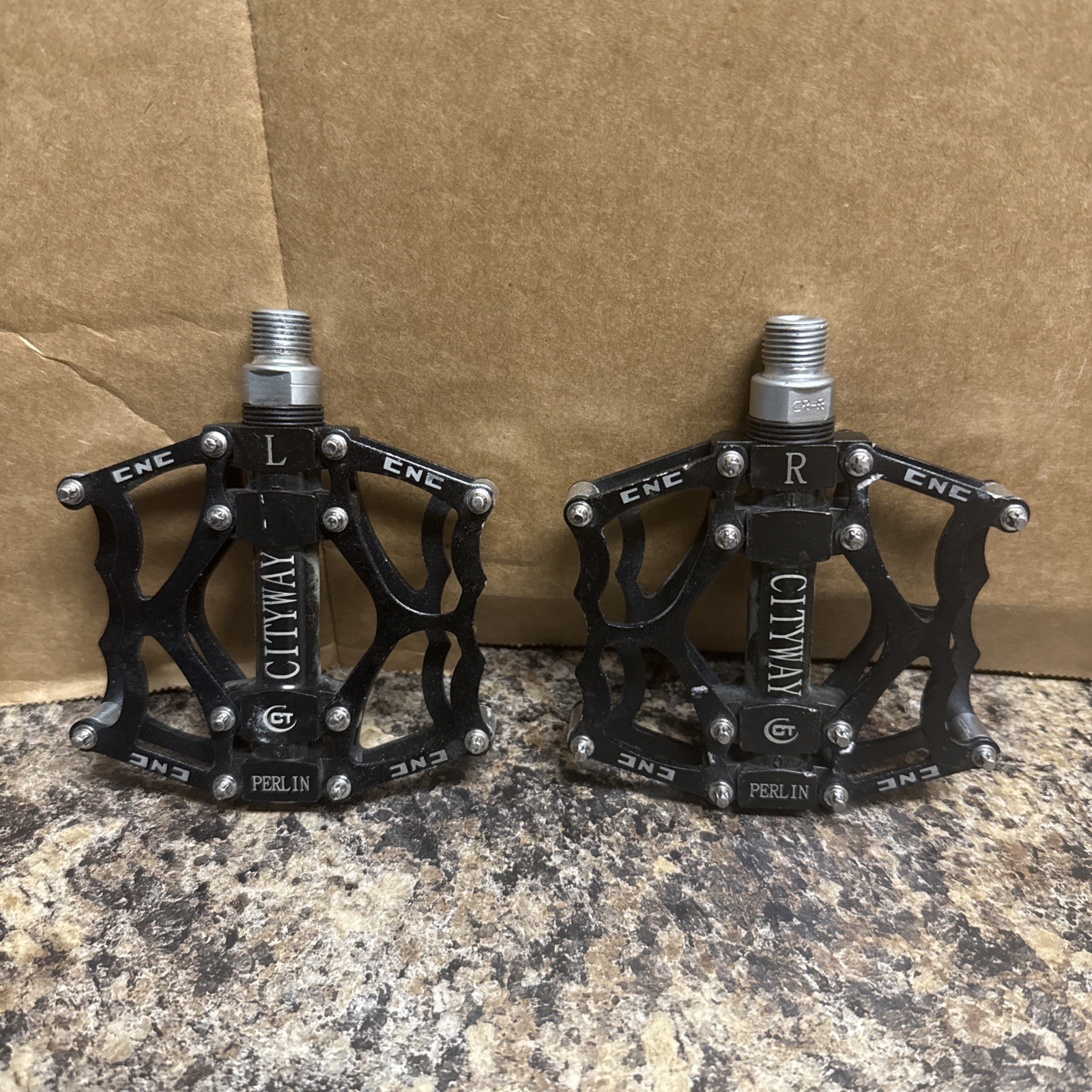 CITYWAY CNC PLATFORM BIKE PEDALS-9/16″ THREAD-ALUMINUM BLACK LEFT AND RIGHT PAIR