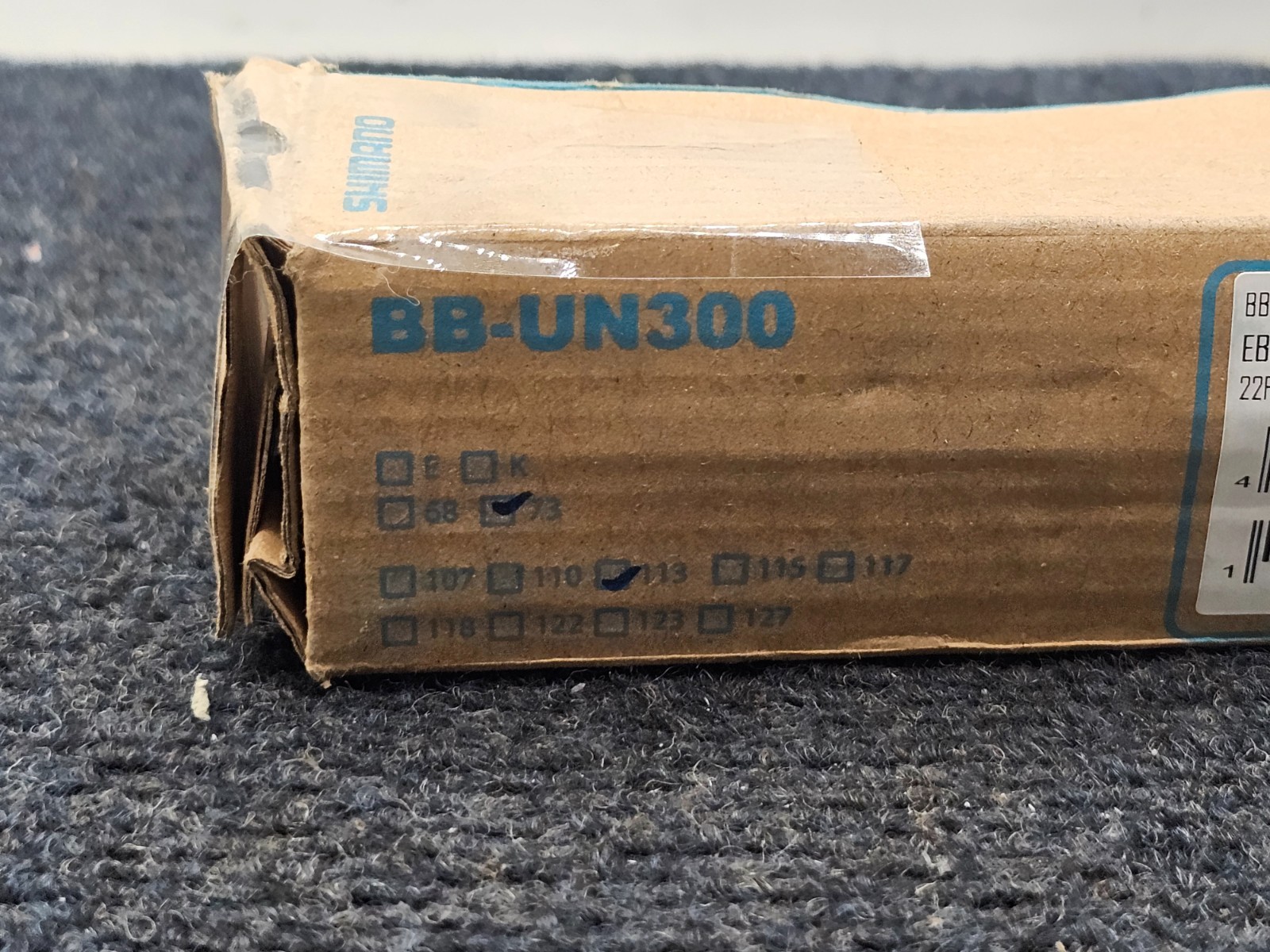 Shimano BB-UN300 Bottom Bracket, 73 x 113mm Spindle Square Taper JIS