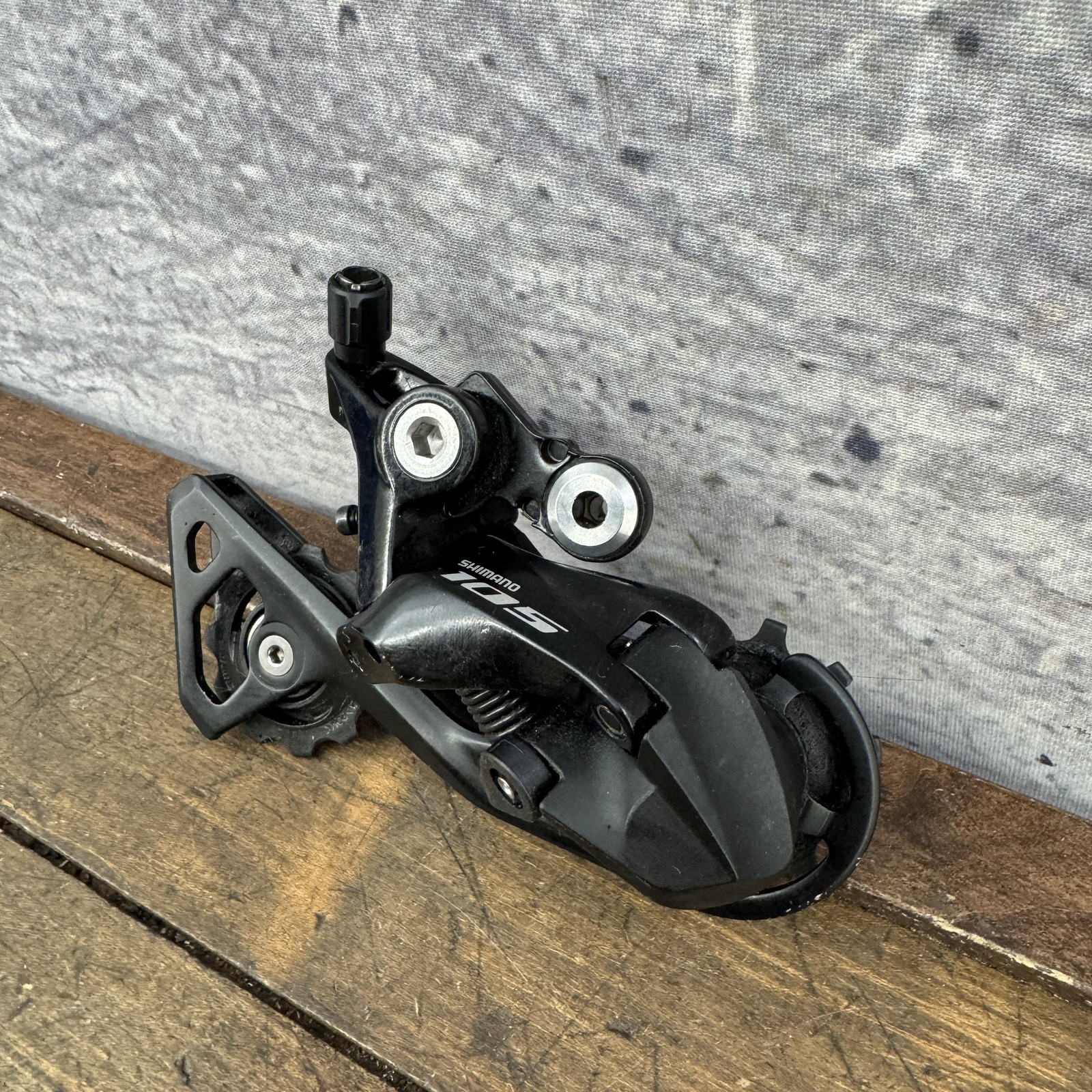 Shimano 105 RD-R7000 Rear Derailleur 11 Speed Medium Cage Black Road 225g