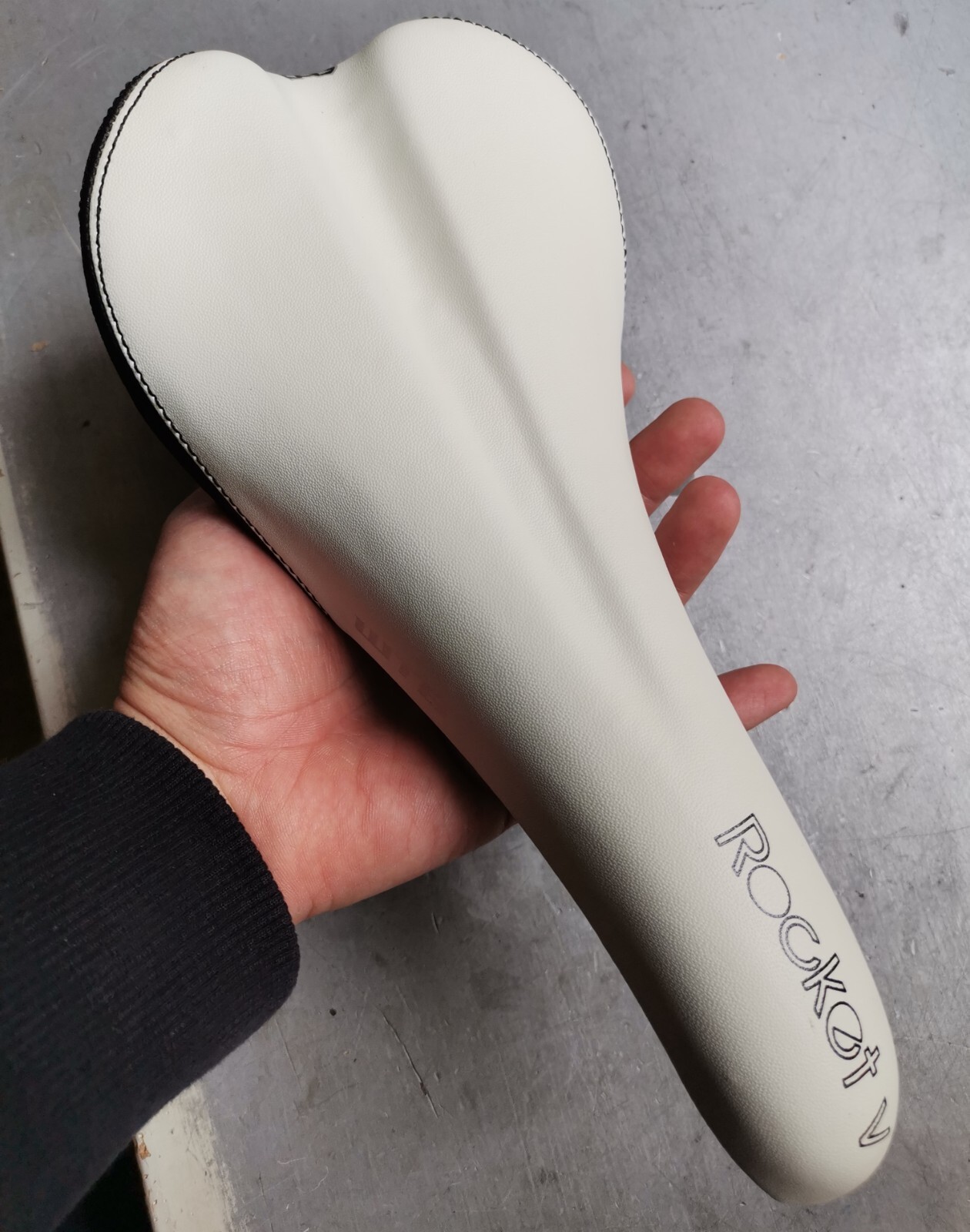 NEW WTB ROCKET V SADDLE SEAT MTB CITY BIKE WHITE 268mm x 130mm