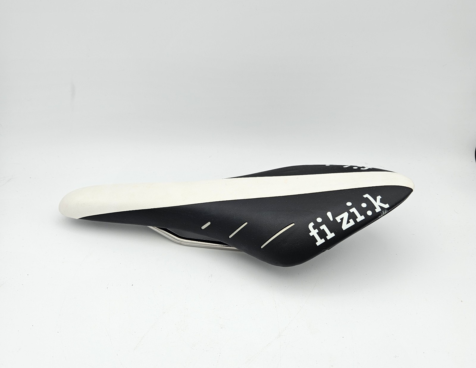 Fizik Arione R3 Regular Carbon Fiber Road Bike Saddle 126mm w/ K:ium Alloy Rails