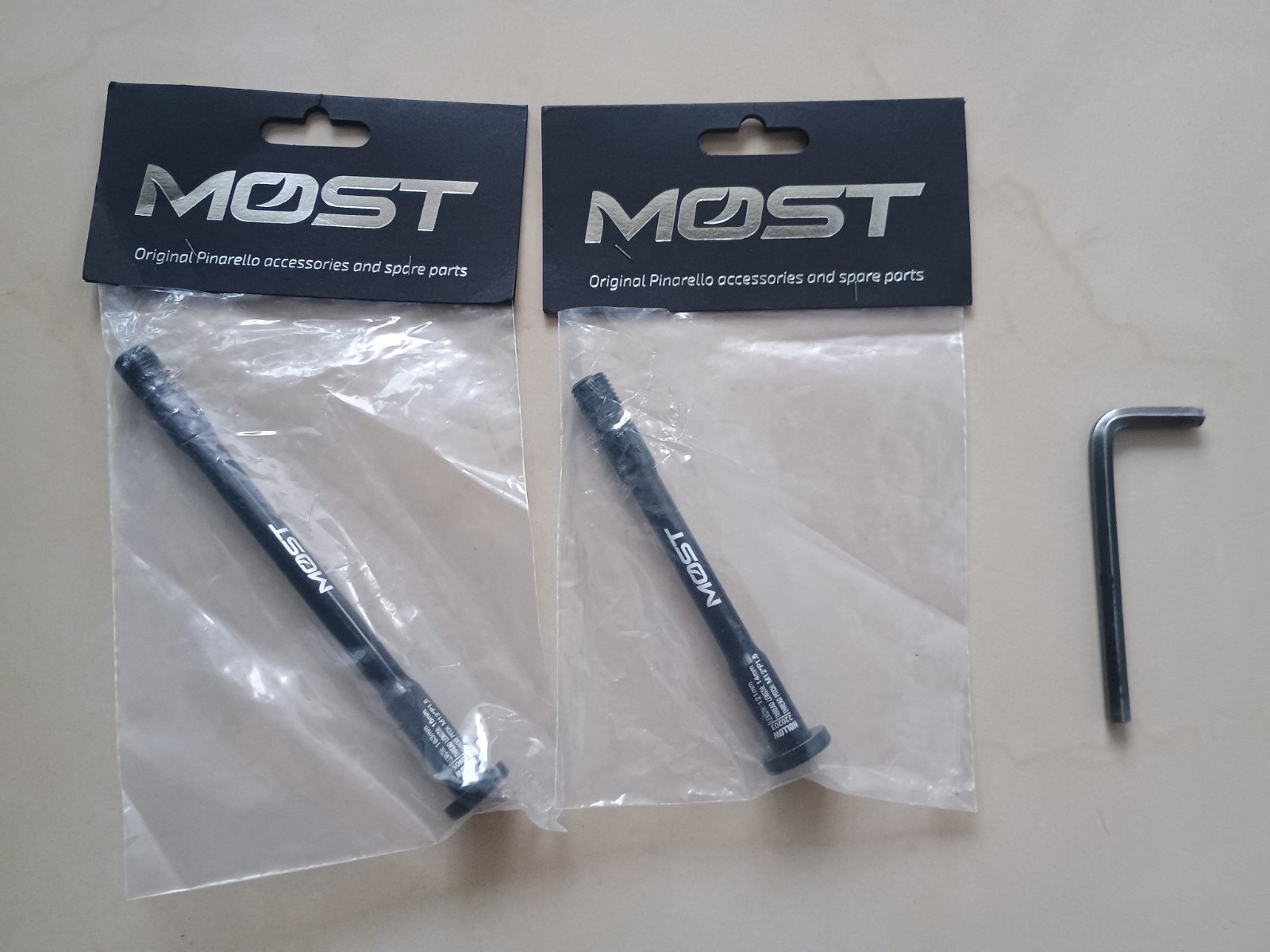 Thru axles – lot of 4 (two pairs) – MOST pinarello & DT Swiss – brand new !