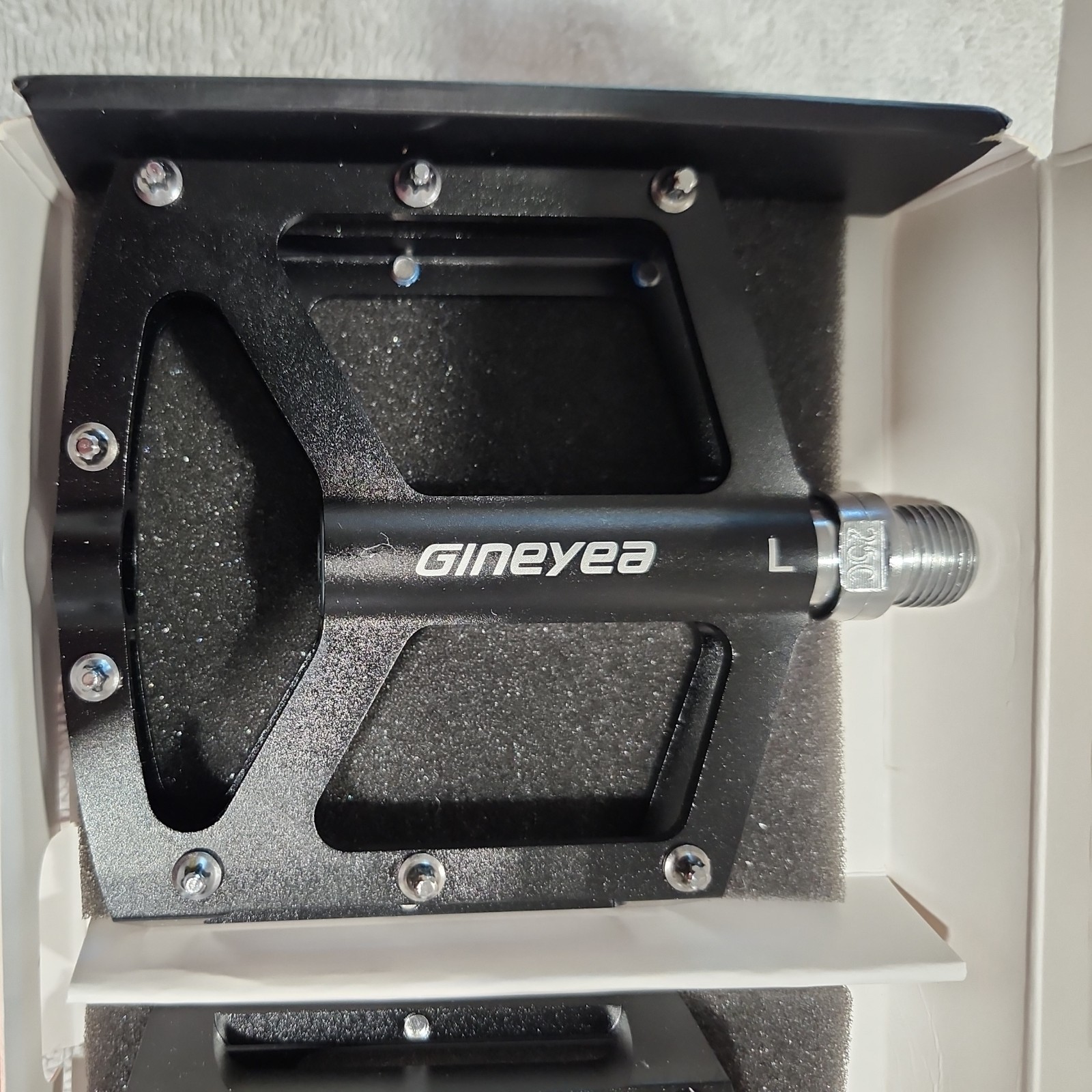 Gineyea Bike Pedals Universal Fit Bicycle Pedals Aluminum 9/16 Sealed Bearing