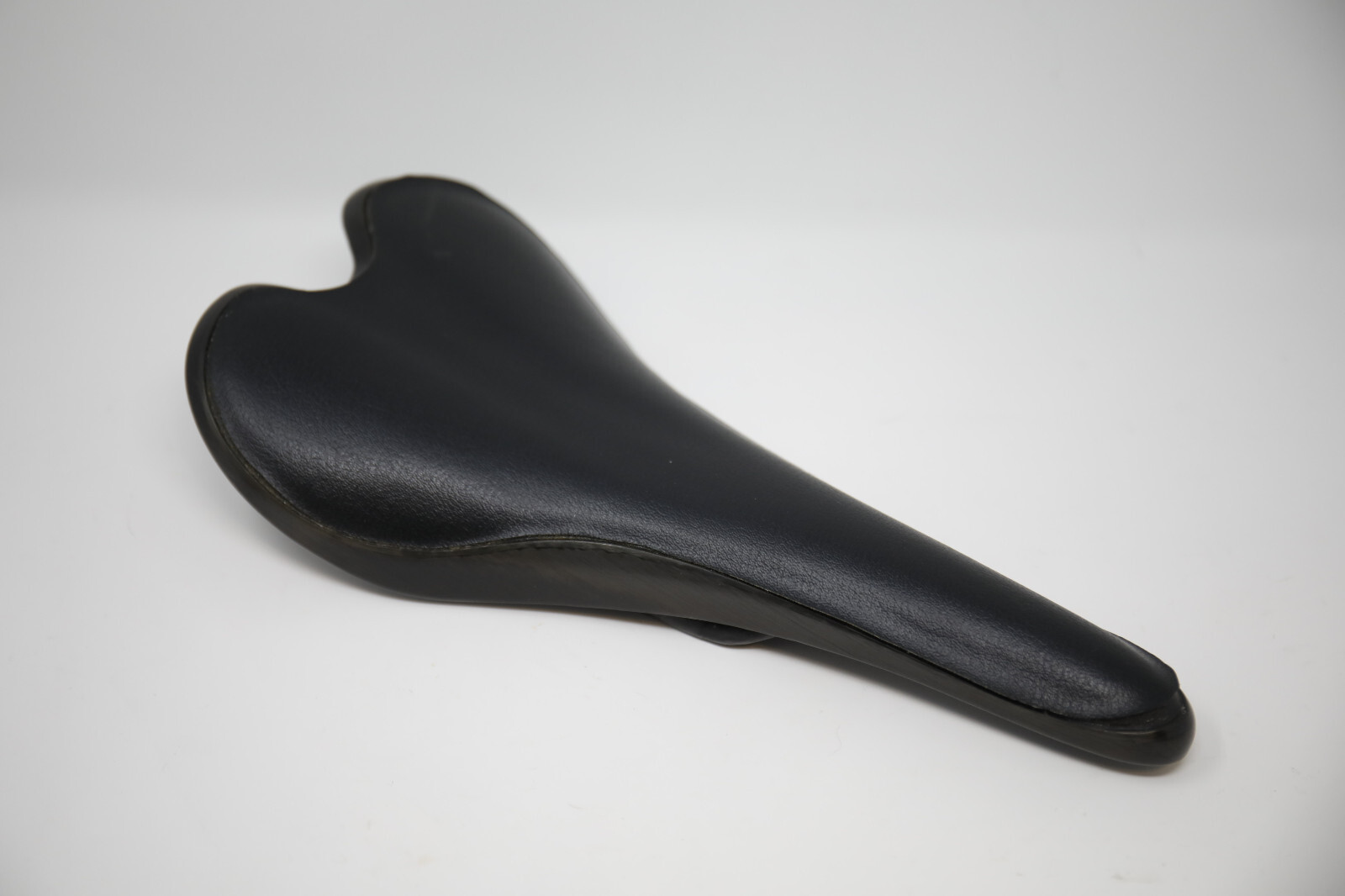 AX Lightness full carbon saddle leather cover – handmade