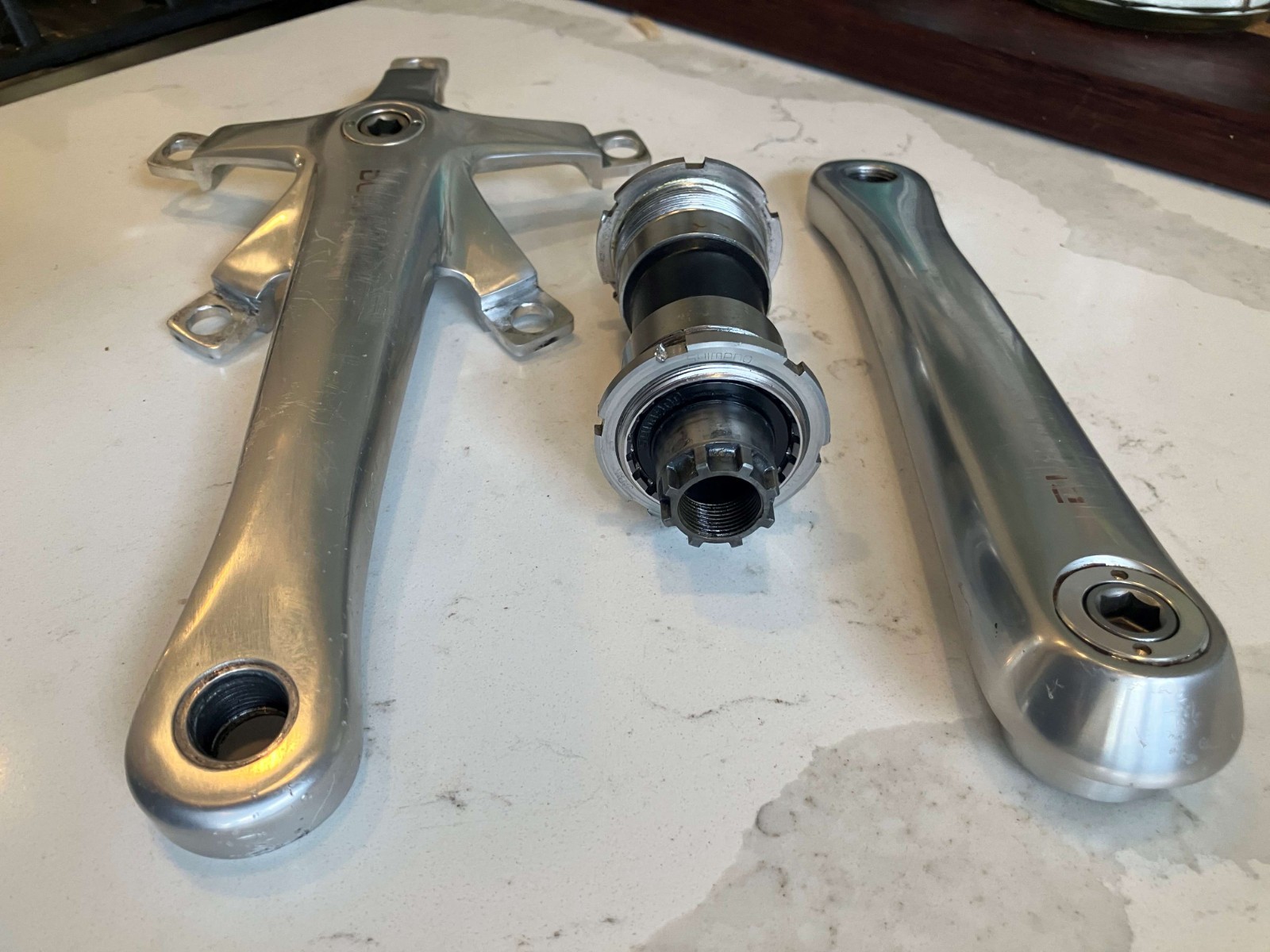 Shimano Dura Ace FC-7700 crankset 172.5mm with matched Dura Ace bottom bracket