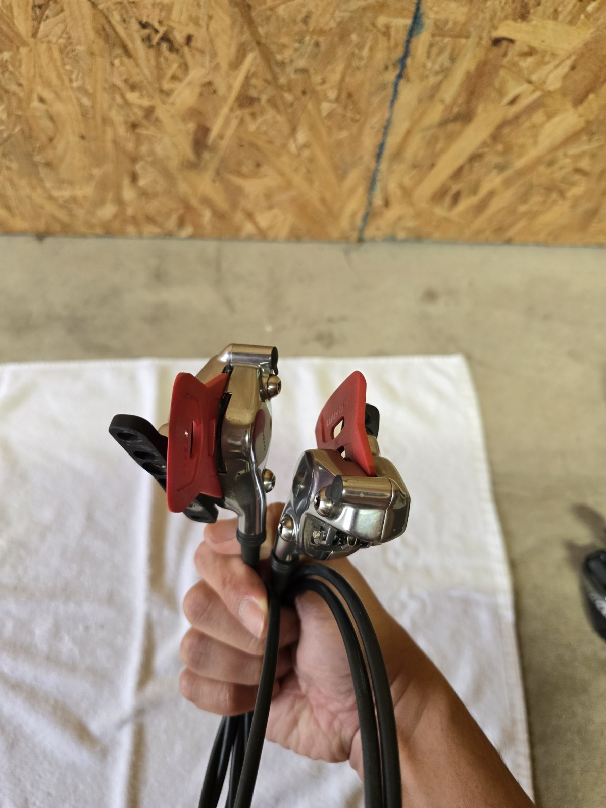 SRAM RED eTap AXS Hydraulic Disc Brake Caliper (D1 Version) with SRAM RED Rotors