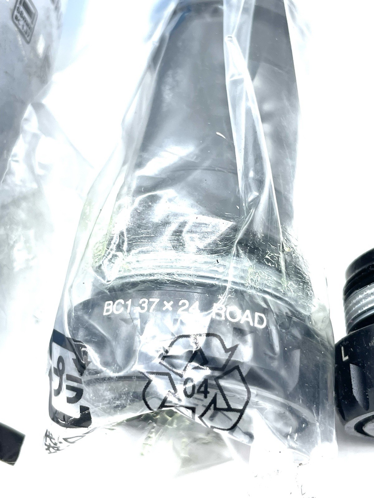 Shimano Ultegra SM-BBR60 Road Bicycle Bottom Bracket Black 68 / English Threaded