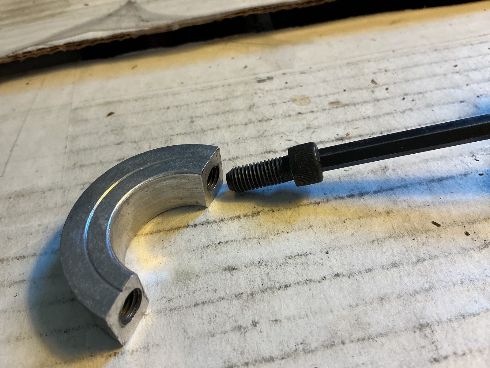 DK seat-clamp (removed from ‘85 Kuwahara Lightning) 25.4mm. Original bolts