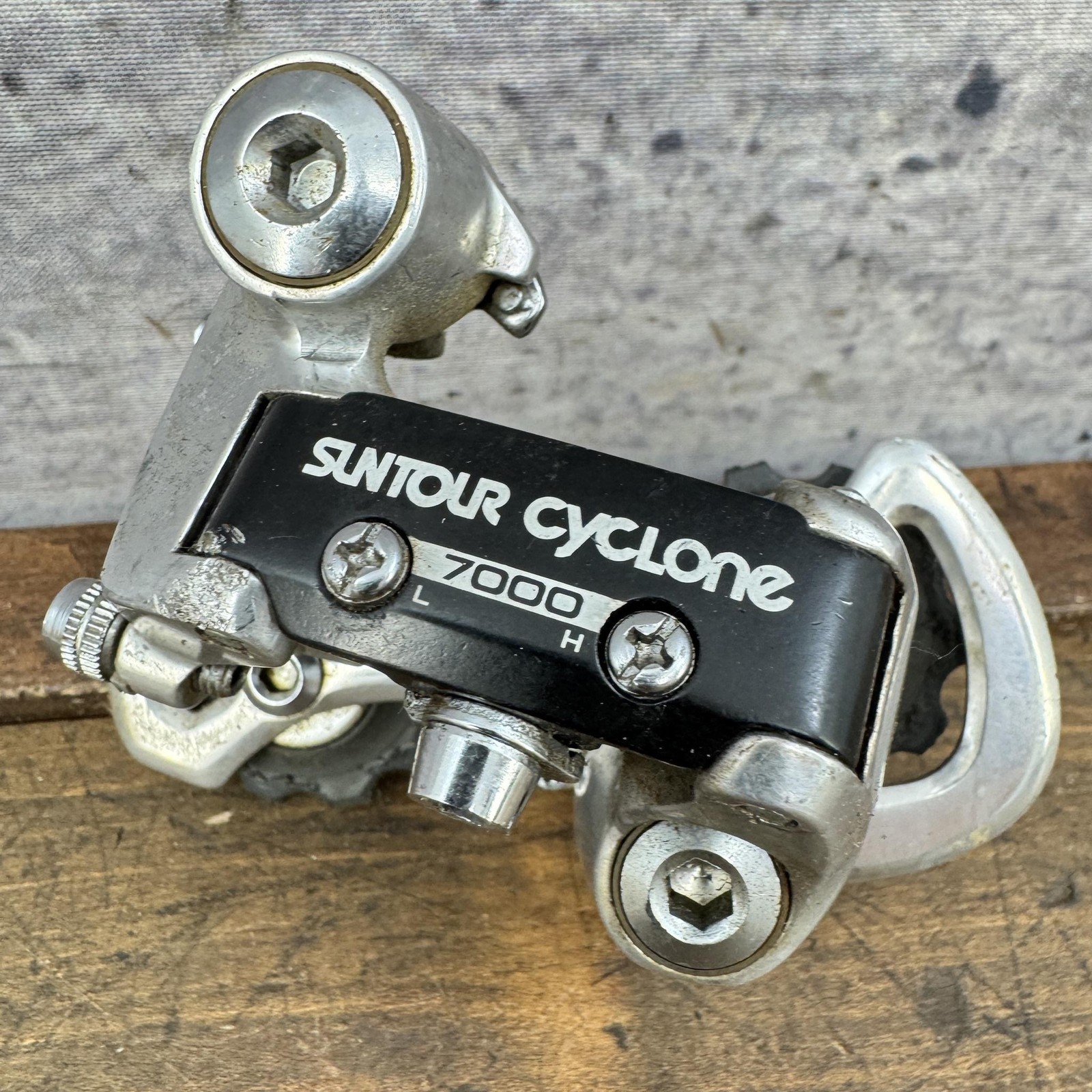Vintage Suntour Cyclone 7000 Rear Derailleur Short Cage Black Bolt-On 220g