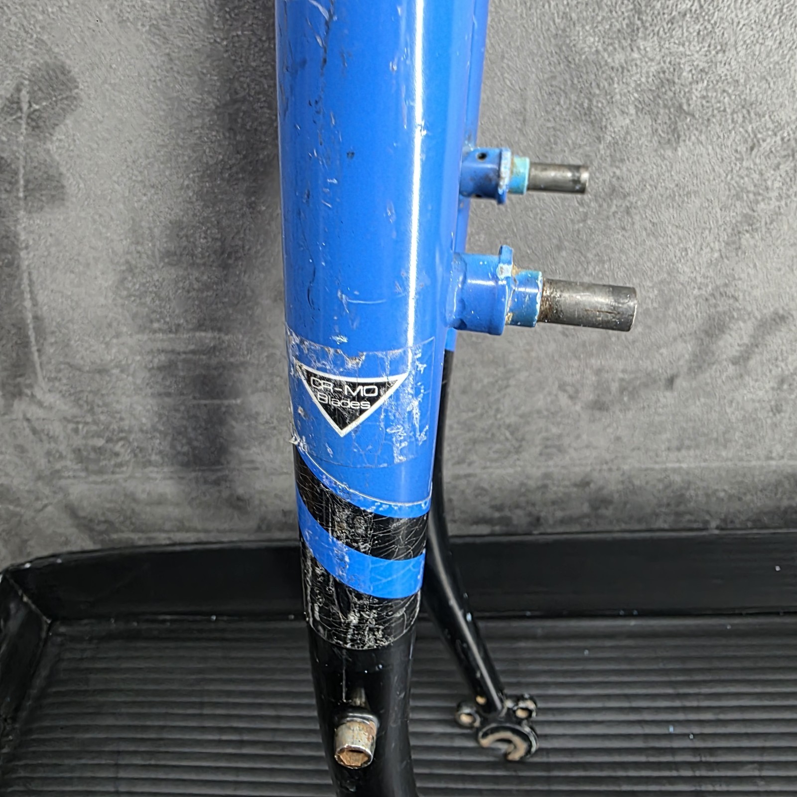 Vintage 26″ Mountain Bike Rigid Fork 1″ Threaded Chromoly Blue Black Paint 5.75″