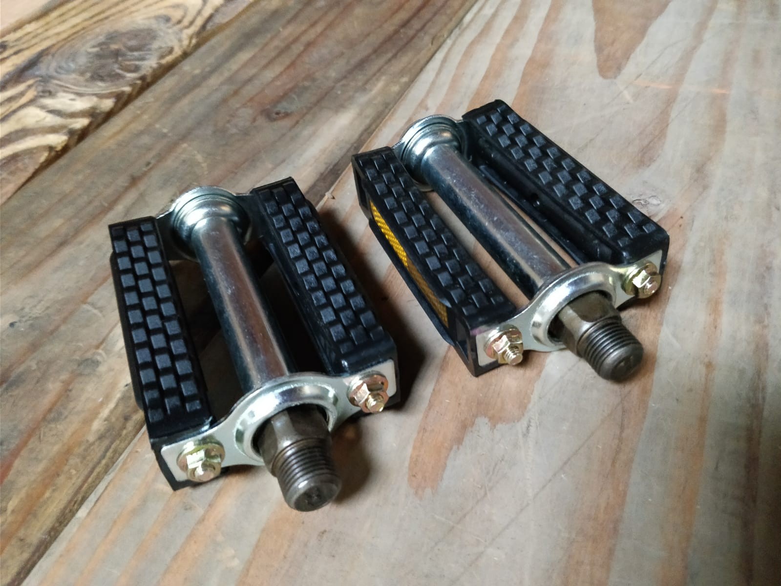 Vintage Square Style Bicycle Pedal Block PVC Cruiser Pedals 9/16″ Black/Chrome