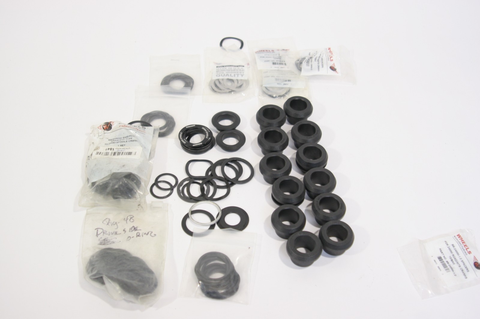 Lot of BB/PF30 Wheels Adapters for 24mm Cranks Misc spacers washers & seals CZ