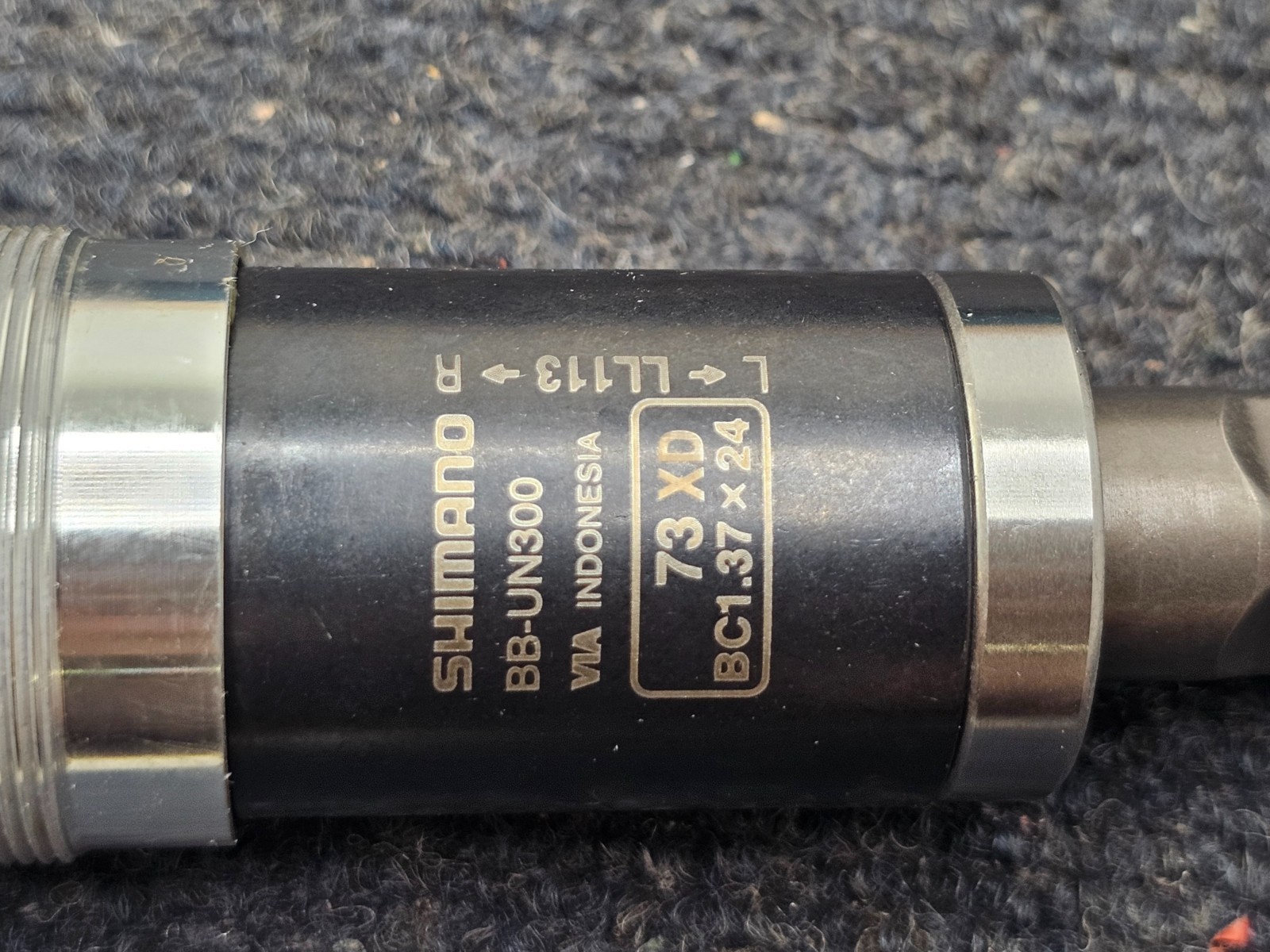 Shimano BB-UN300 Bottom Bracket, 73 x 113mm Spindle Square Taper JIS