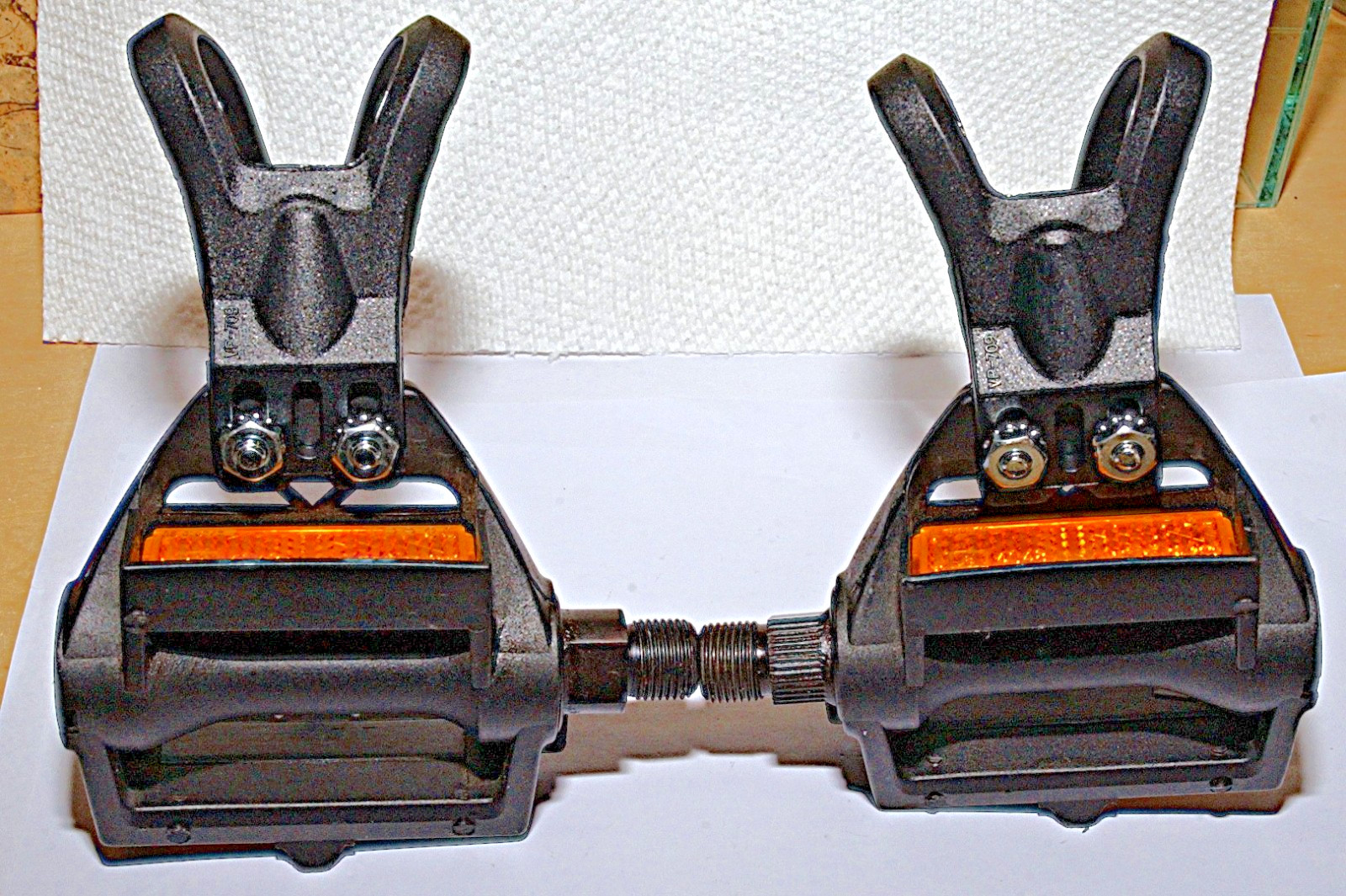 VP-390 PLATFORM Plastic PEDALS & Toe-Clips for your Road, Tour, Fixed Gear BIKE