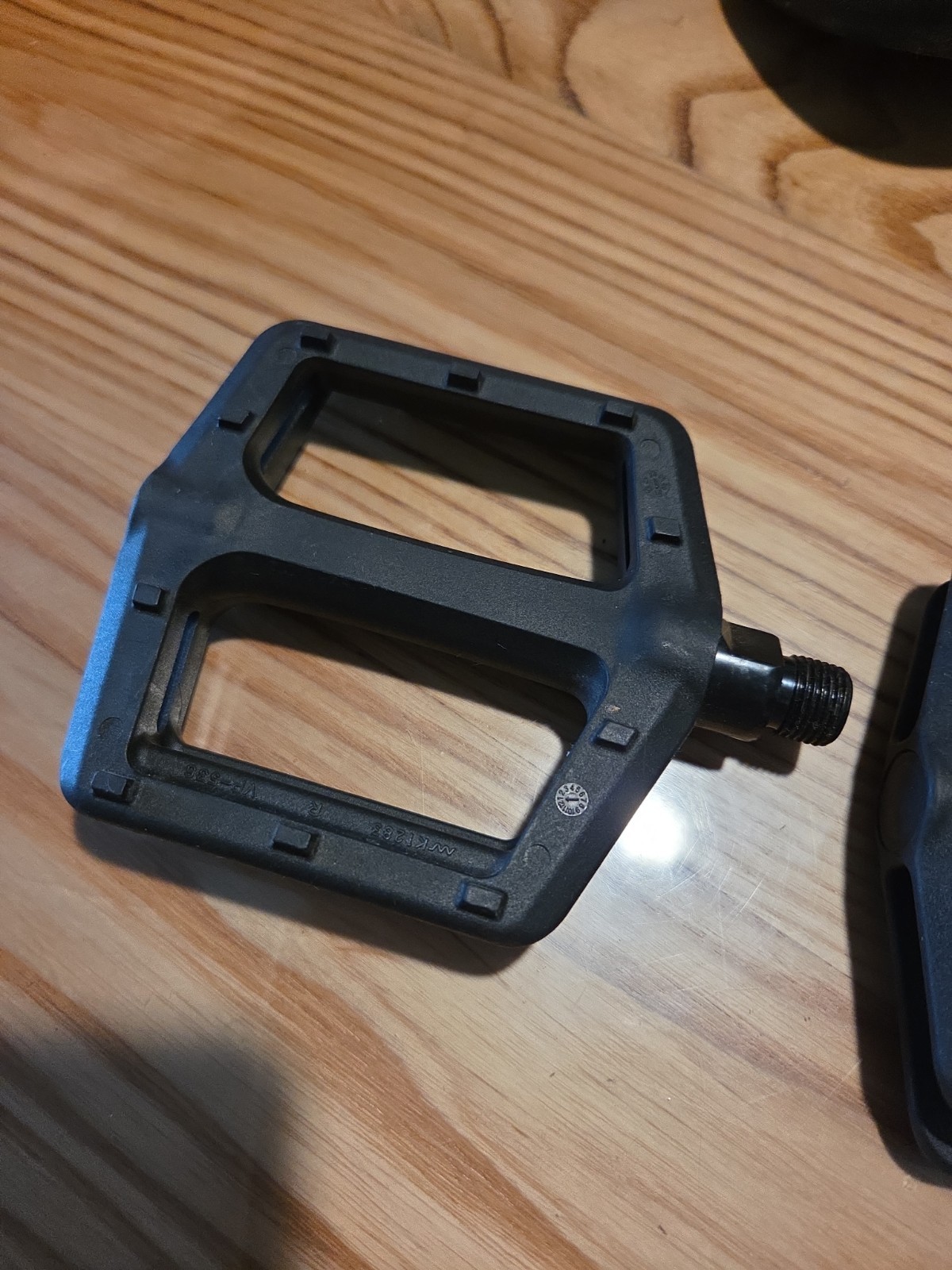 VP Components VP-536 Universal Flat Nylon Platform Bike Pedals Set polymer beari