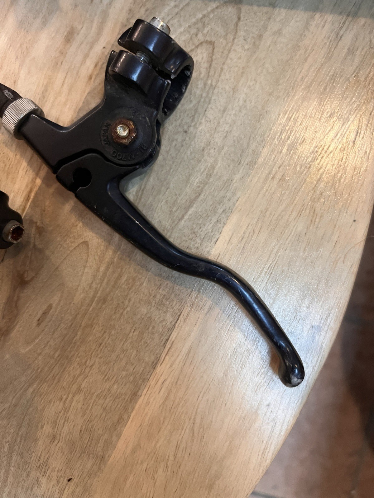 SHIMANO BL-M700 Brake Levers Ø22.2 Clamp 4 Finger Grip in Black