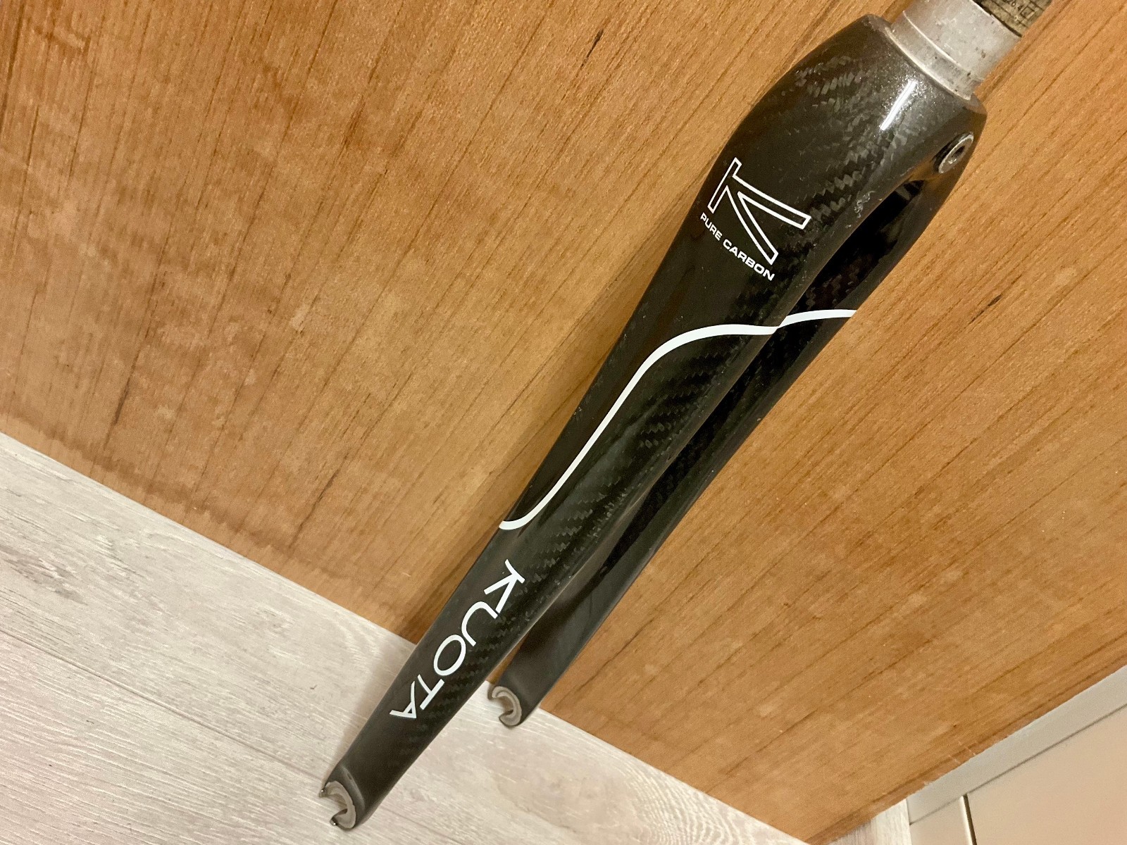 Nice Kuota Pure Carbon Fork / Forks 1 1/8″ 700c Low Miles 365gr. steerer 211mm