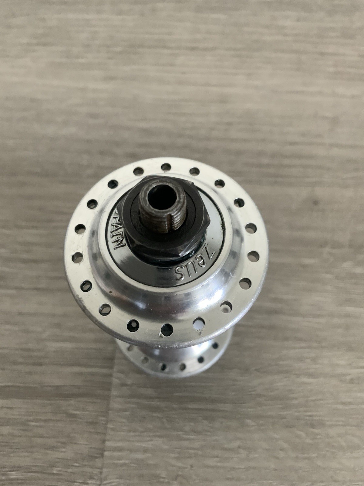 ZEUS FRONT HUB 36 HOLE 100 MM SPACING