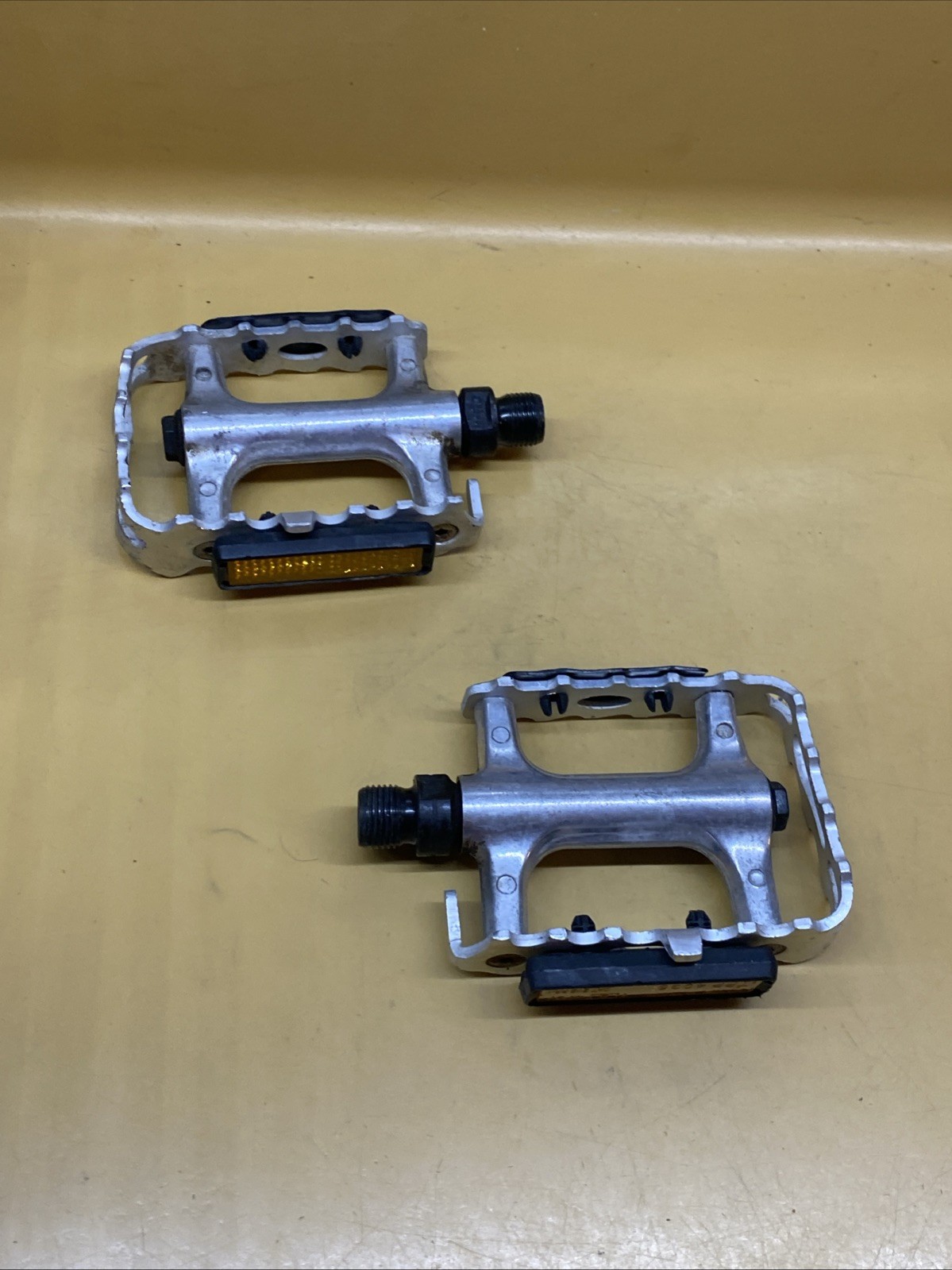 Silver Caged 9/16″ Flat / Platform Pedals With Reflectors