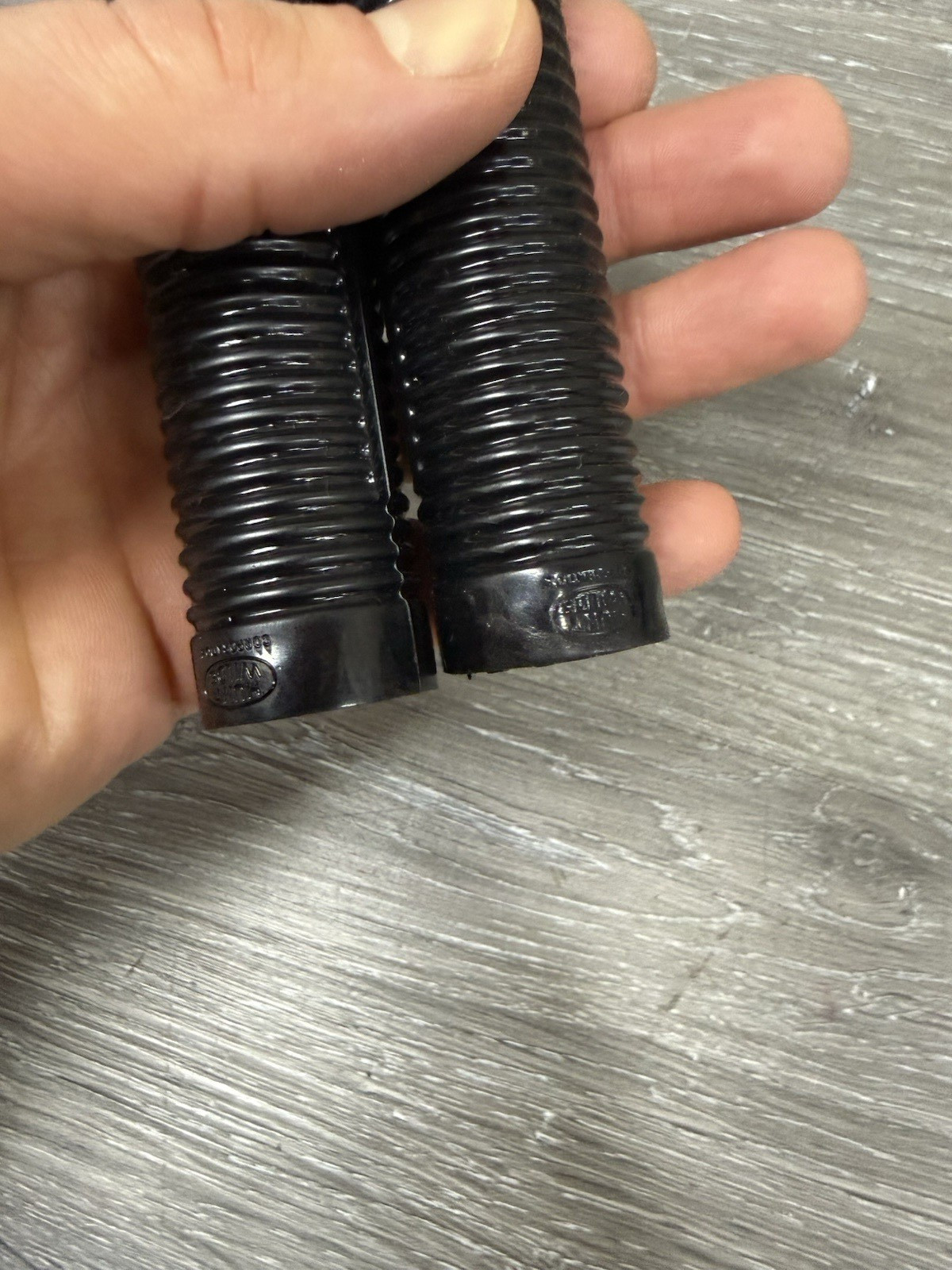NOS Hunt Wilde Bike Bar Grips Black Handlebar 7/8″ 22.2 – 4 1/2″