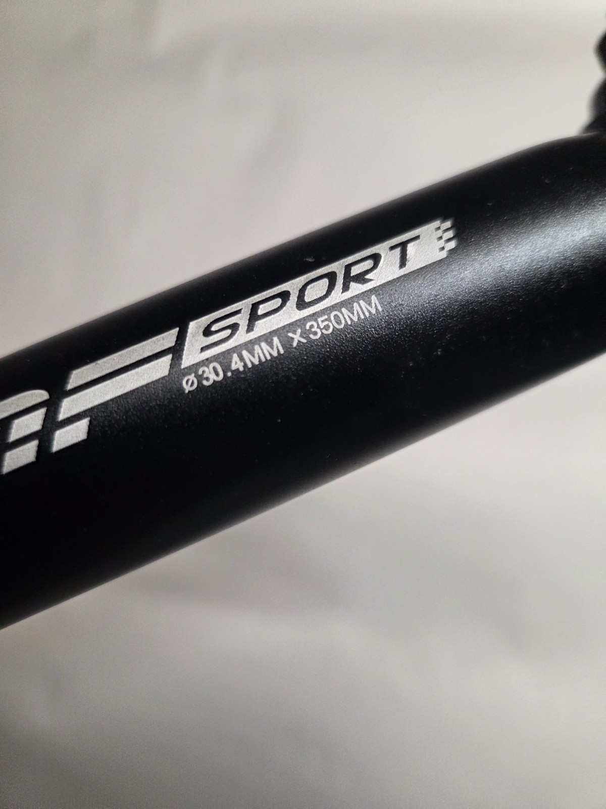 FMF Sport BLACK ALUMINUM 30.4mm DIA SEAT POST W/MOUNTING BRACKET