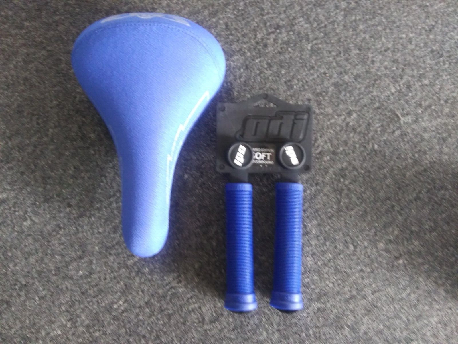 S.E flyer seat and ODI longneck grips with end caps in blue