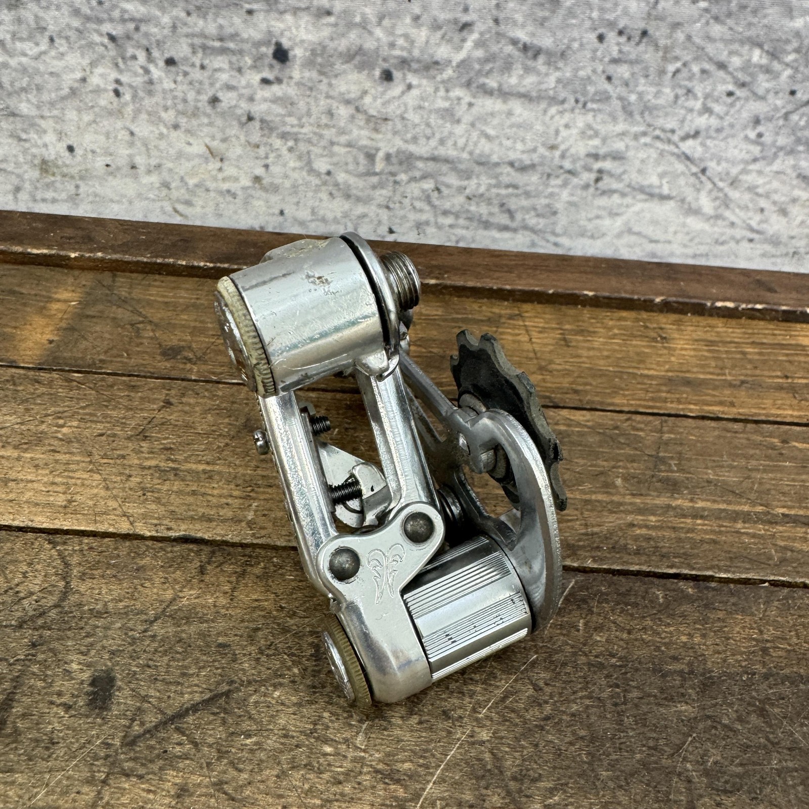 Vintage Shimano 600 Arabesque Rear Derailleur Short Cage Bolt-On Silver 80s