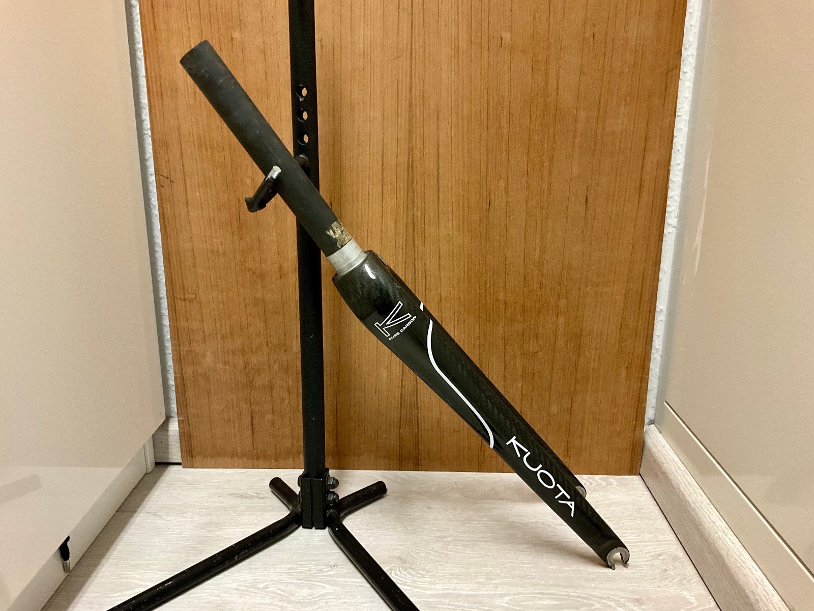 Nice Kuota Pure Carbon Fork / Forks 1 1/8″ 700c Low Miles 365gr. steerer 211mm