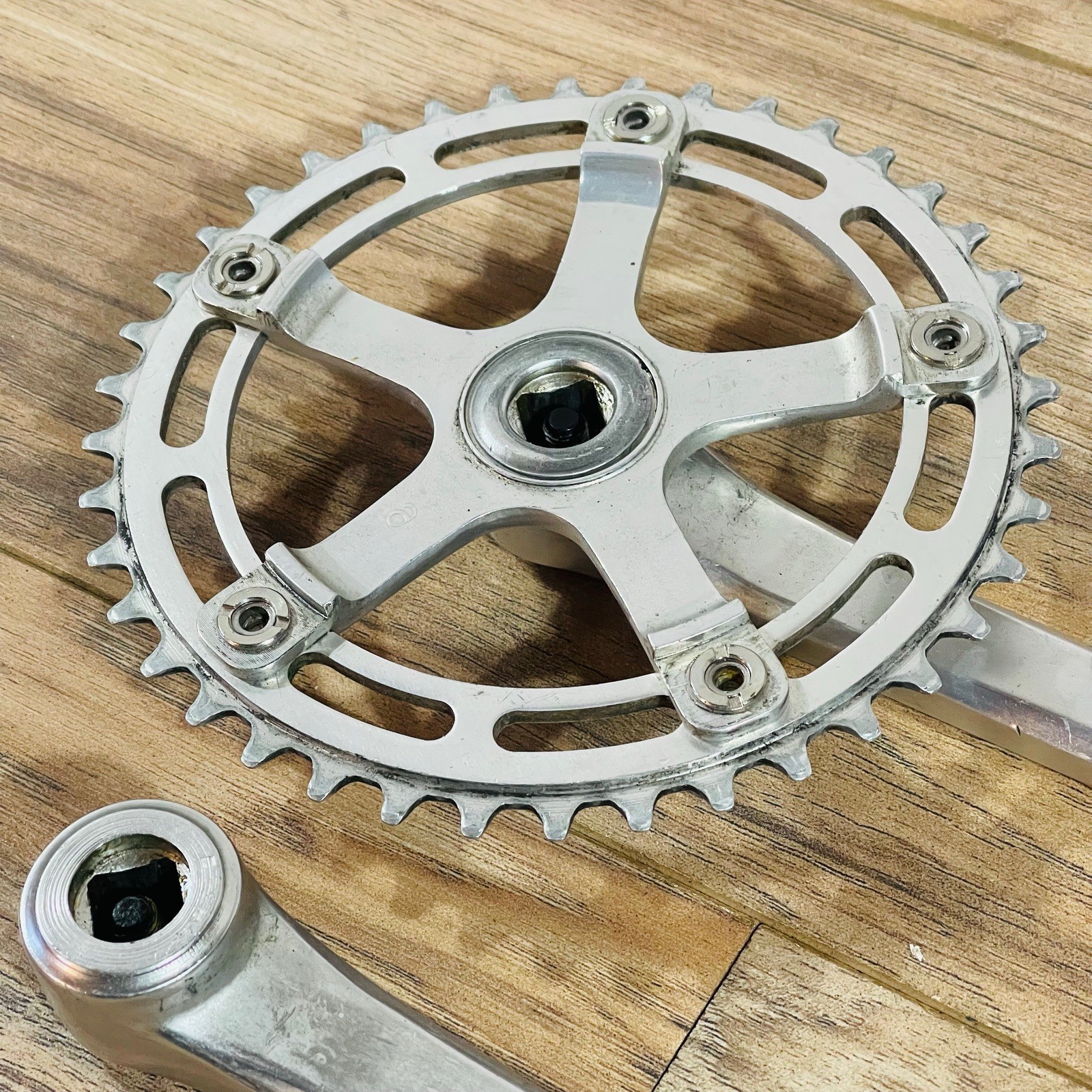 Vintage Shimano 600 Arabesque Crankset 170 40T One Key Crank Bolts