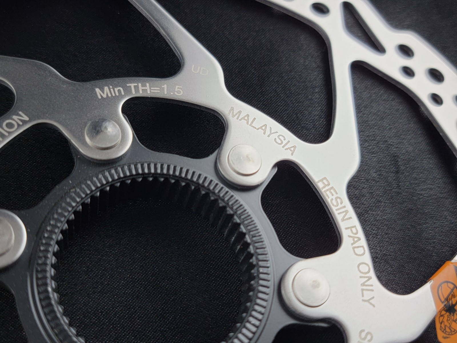 Shimano Deore SM-RT54-M 180mm 7″ Disc Brake Rotor Resin Pads Only NEW