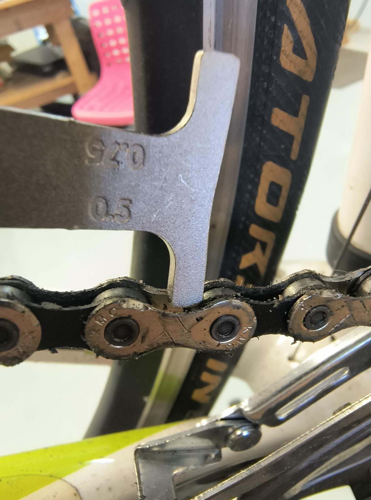 KMC X10 10 Speed Bicycle Bike Cycling Chain 106 Links Very Low Miles