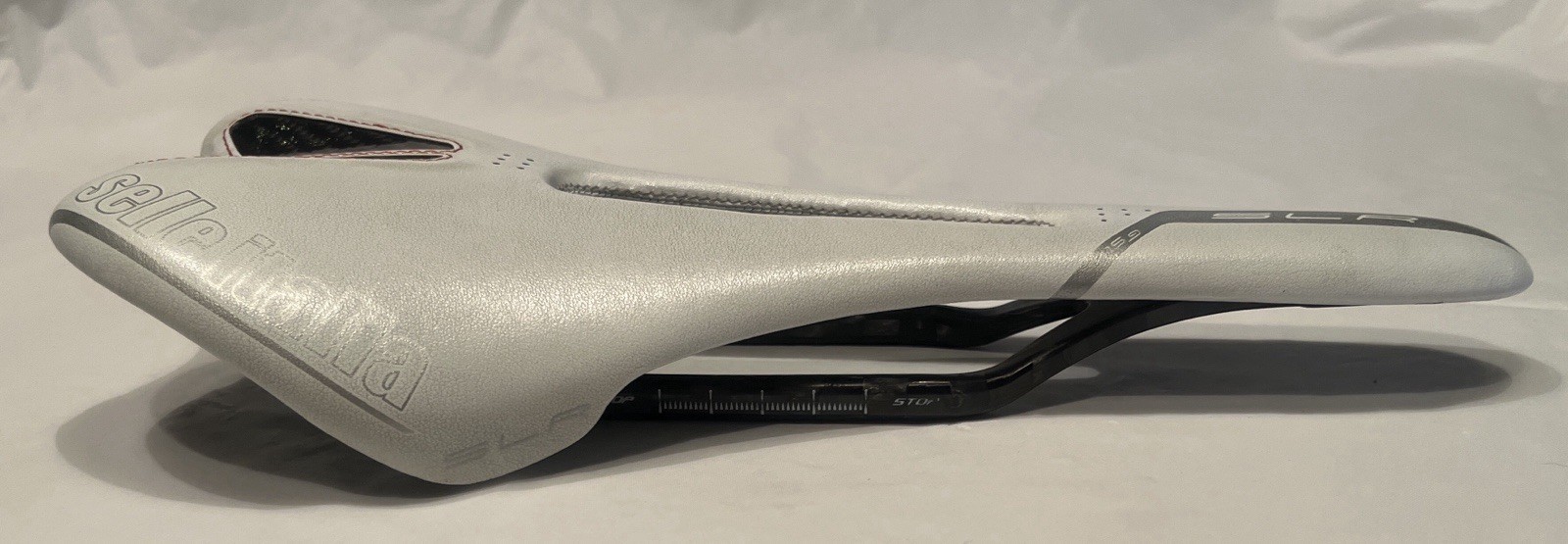 Selle Italia SLR Saddle White Carbon Fiber 124g 275mm x 130mm