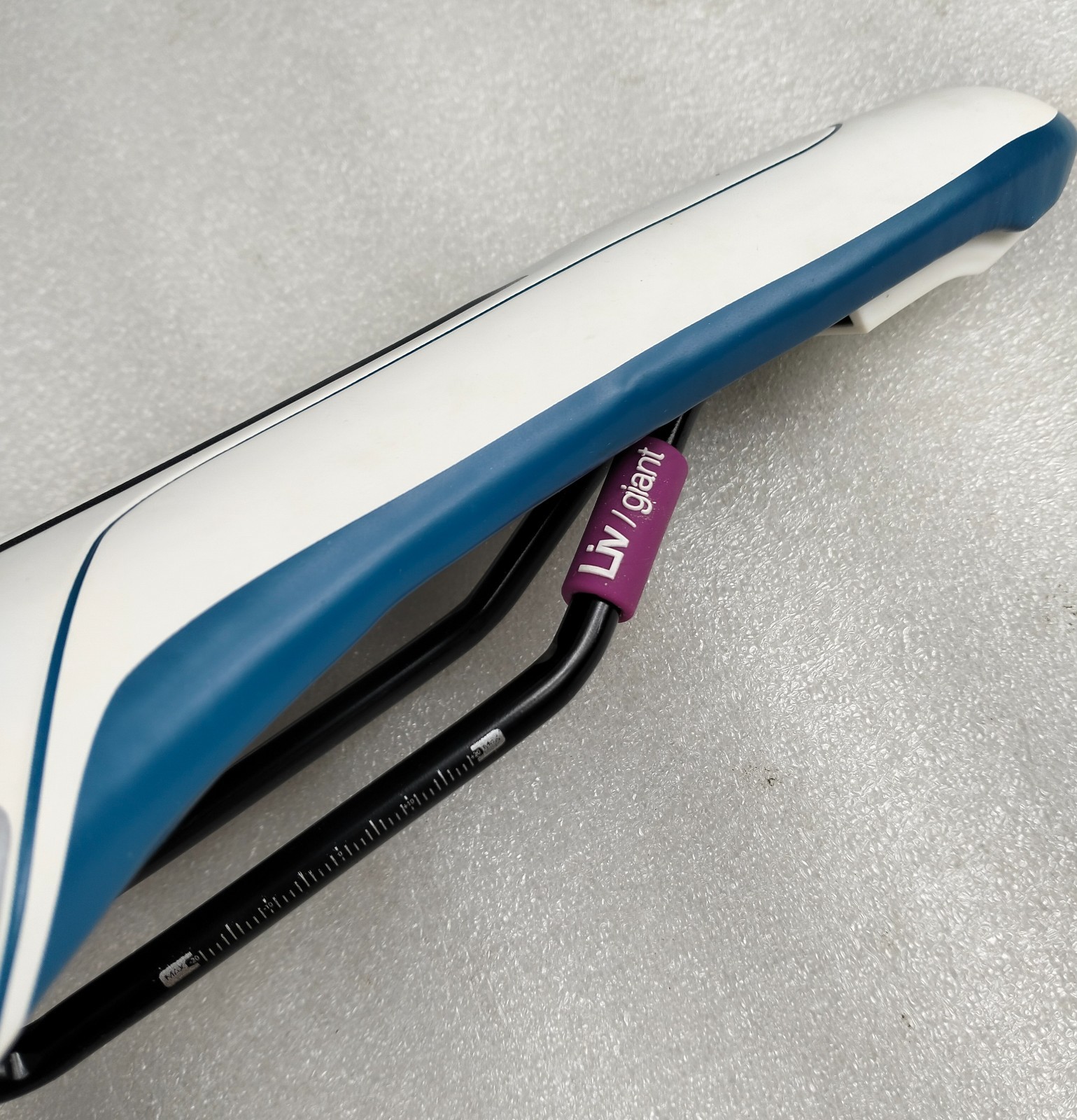 GIANT LIV CONTACT UPRIGHT PELVIC TILT SADDLE 270X160MM WHITE BLUE CRMO RAILS