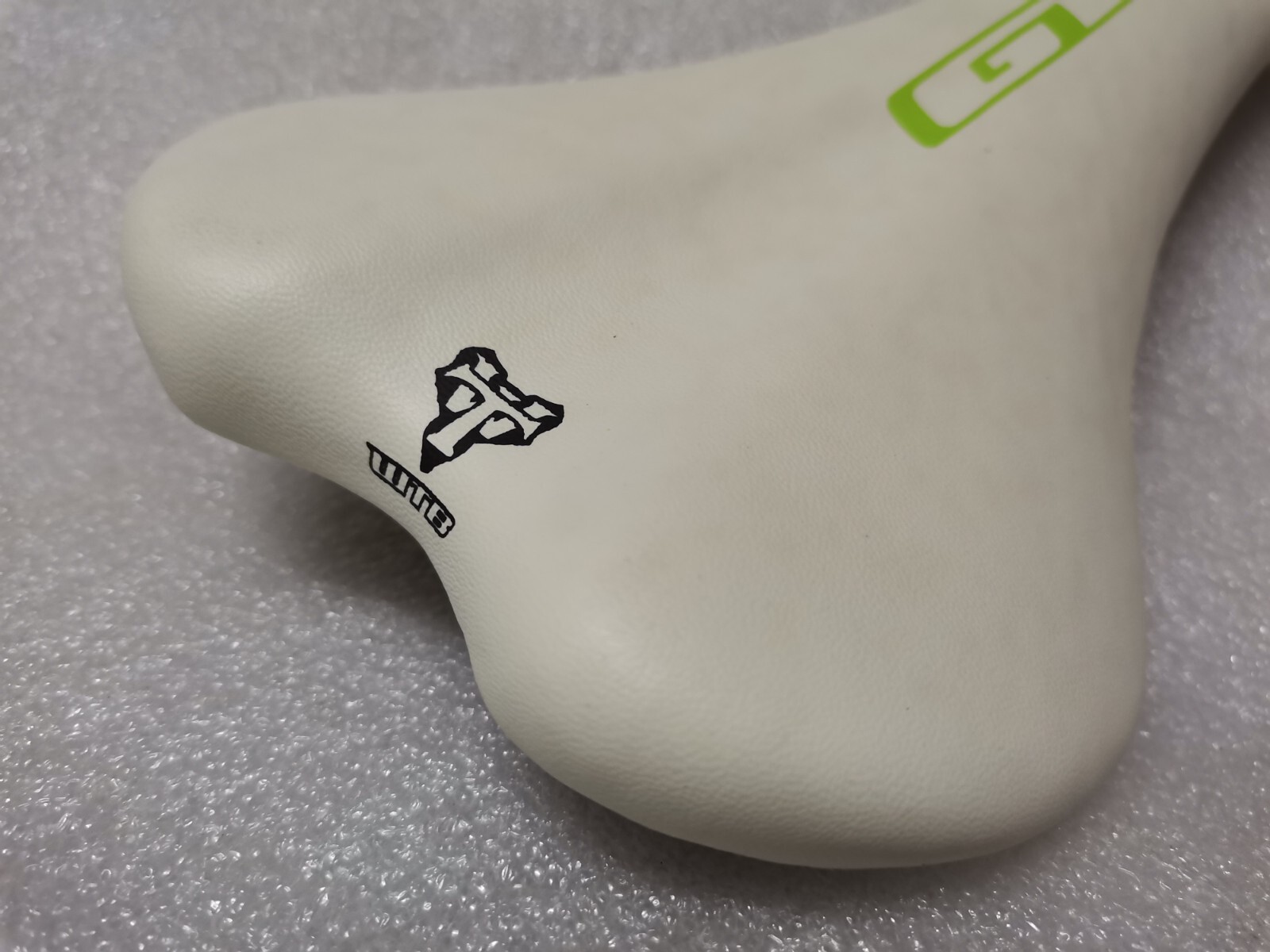 NEW GT SADDLE SEAT BY WTB ROAD MTB WHITE GREEN 139MM WIDTH