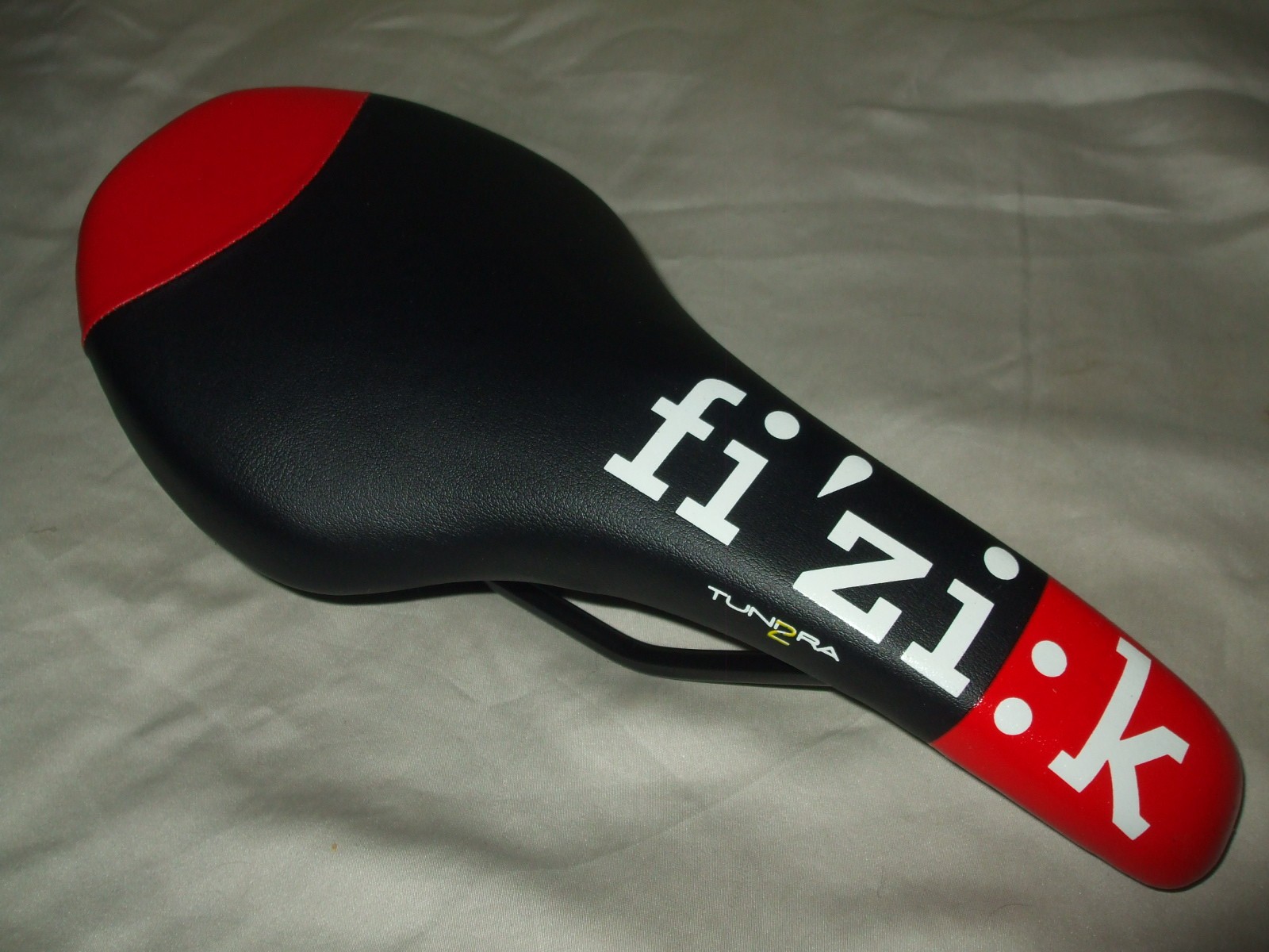 Fizik Tundra-2 Saddle, Manganese Rails, 123mm (Select Color)