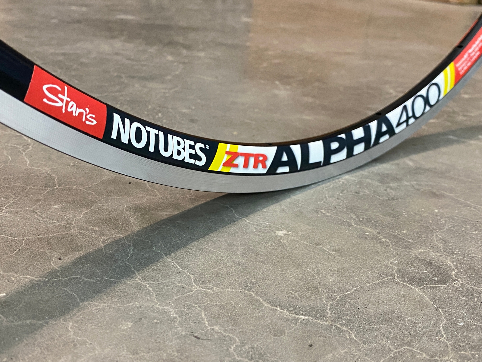 Stans No Tubes ZTR Alpha 400 700c Rim 18h MSW NEW