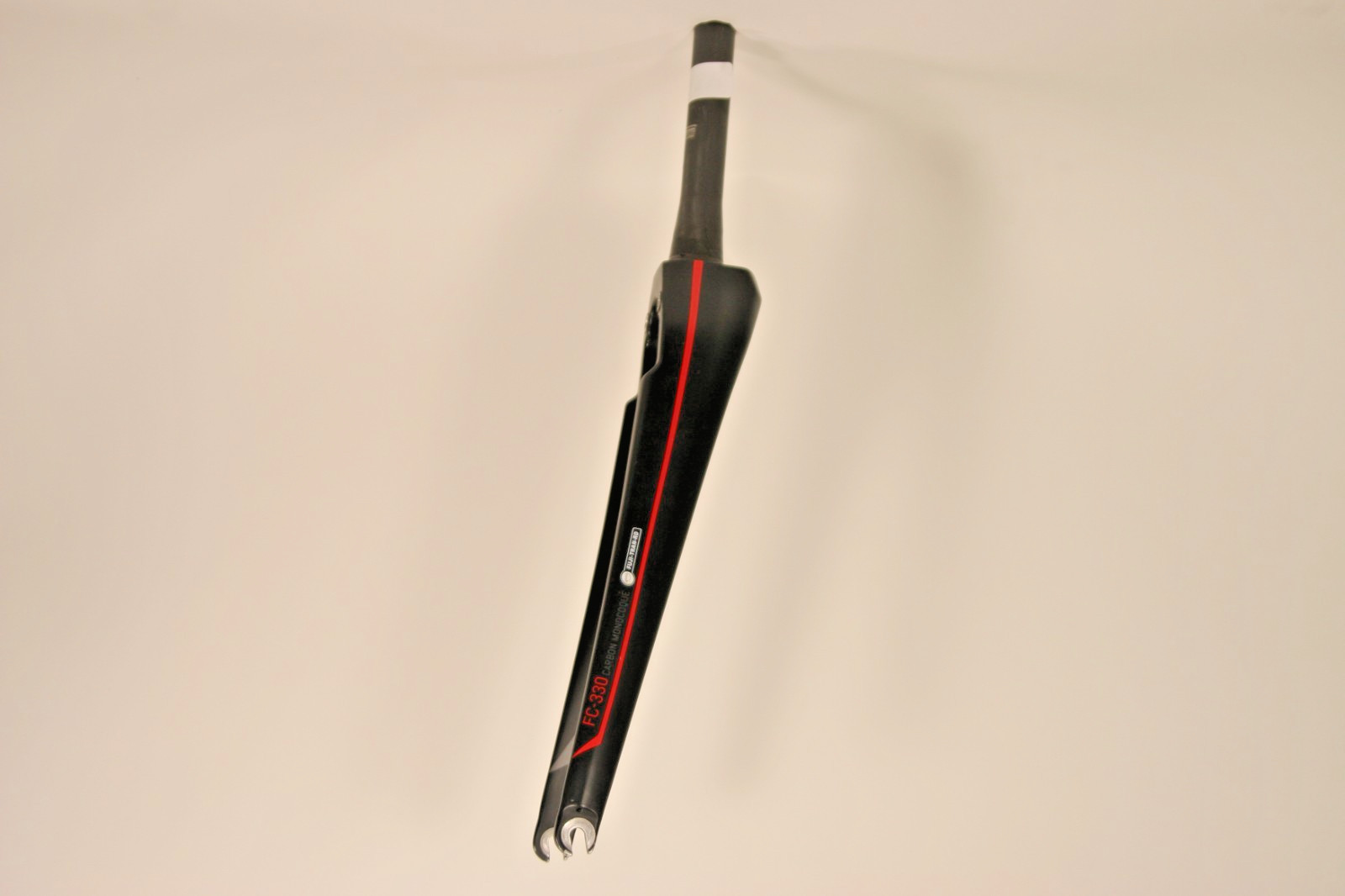 Fuji FC330 Carbon Fork Tapered x 225mm 700c Threadless Direct Brake 9mm QR FKC19