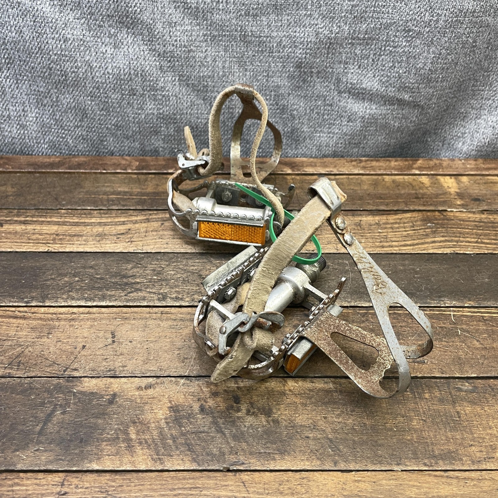 Vintage Atom 700 Quill Bike Pedals Toe Clips Leather Straps Silver Road 70s 80s