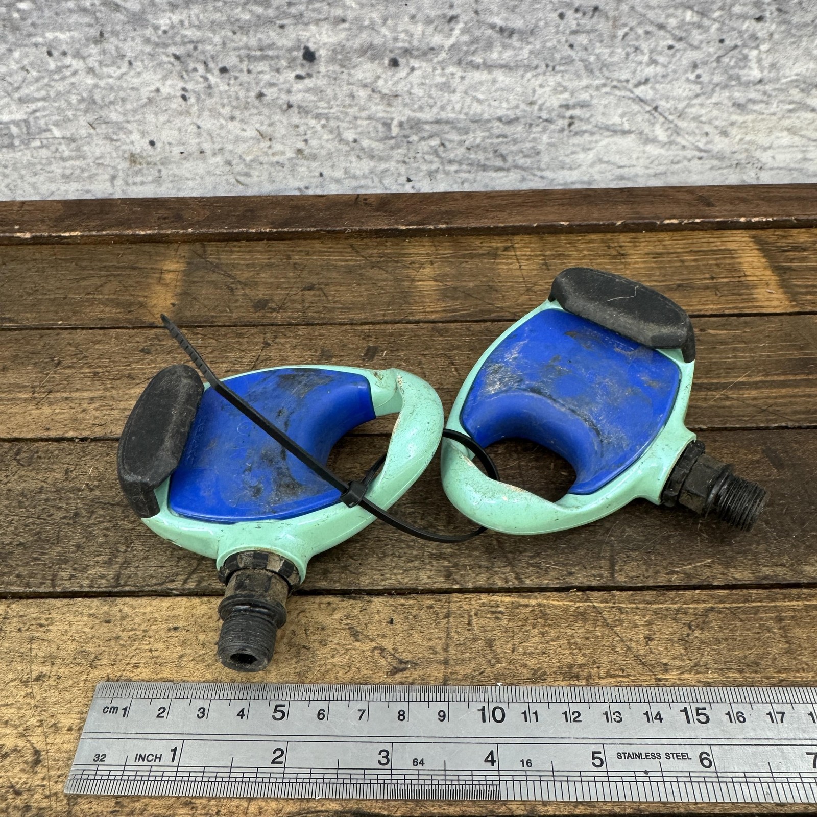 Vintage Look Clipless Road Bike Pedals Celeste Green Blue 9/16 340g Used