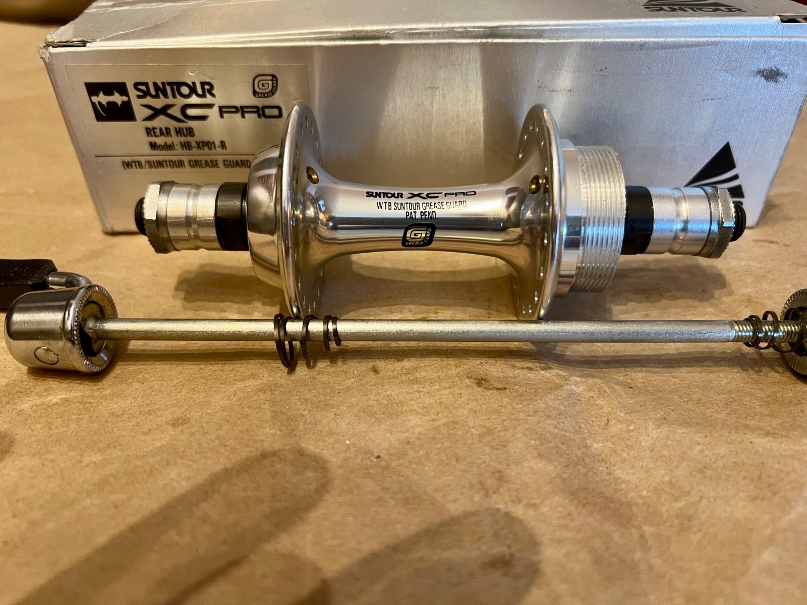 Suntour XC Pro Rear Hub HB-XP01-R – 36H 135mm Polished NOS NIB Grease Guard NEW