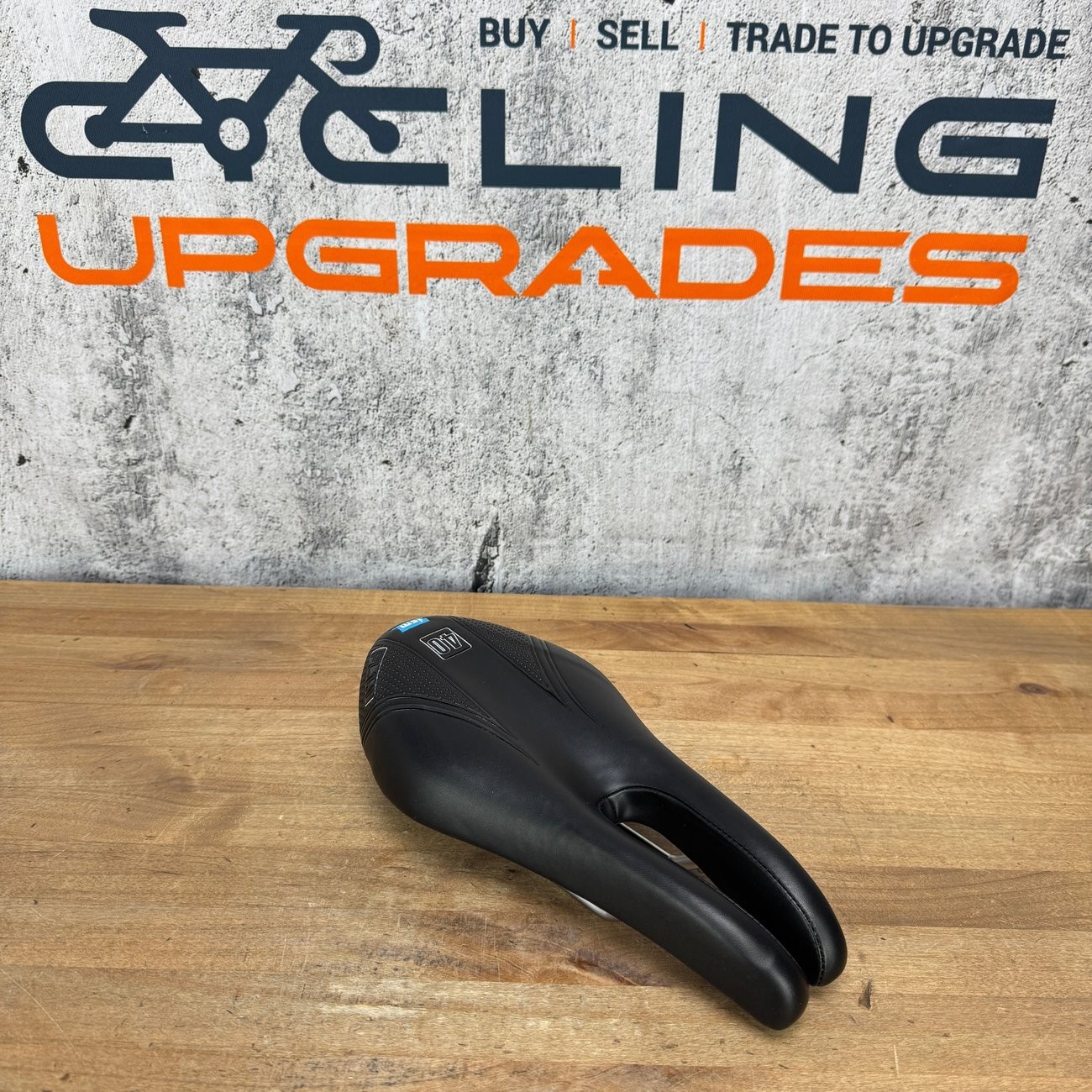 Light Use! ISM PL1.1 40 7x7mm Cr-Mo Alloy Rails 134mm Bike Saddle 334g