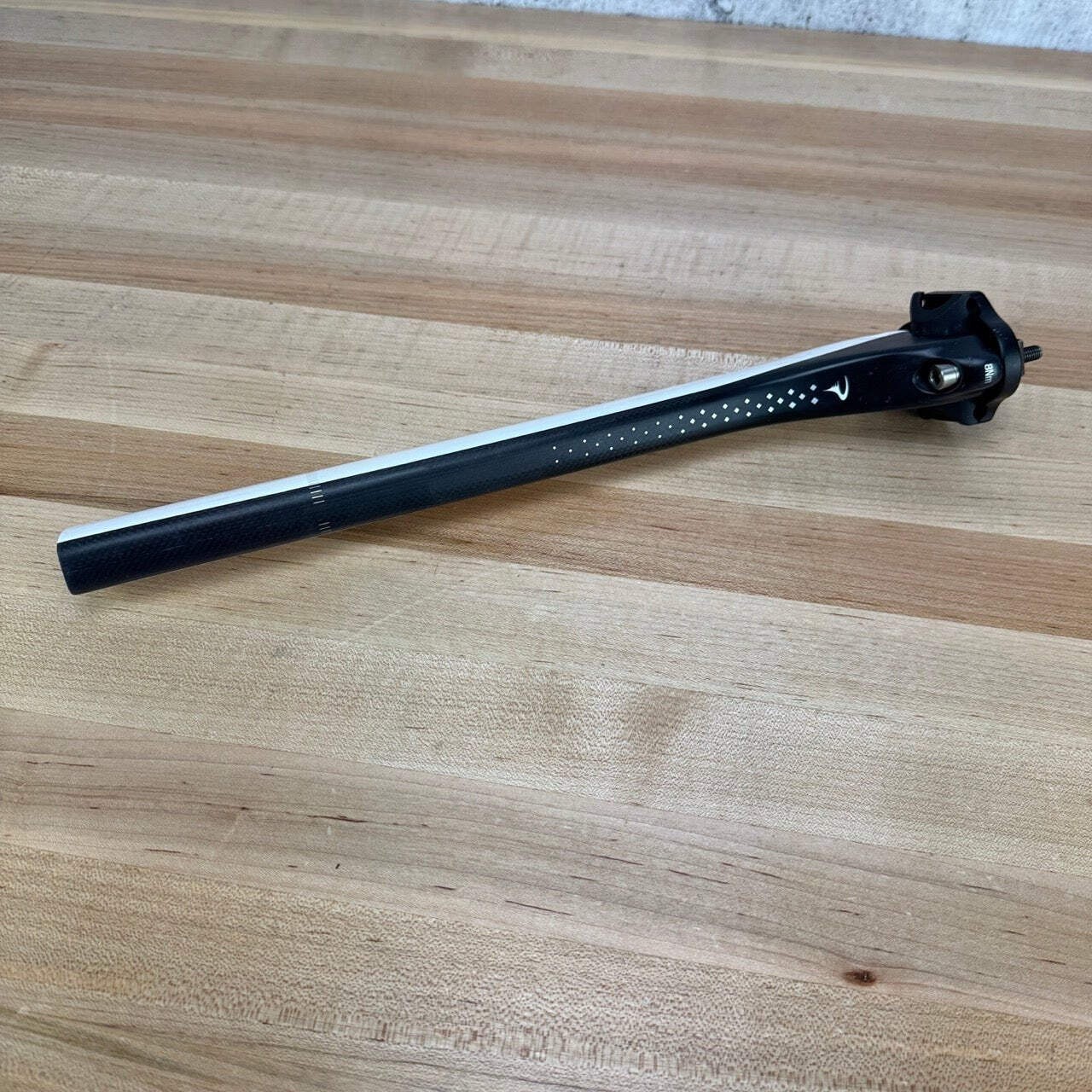Pinarello Dogma F8/F10/F12 White/Black 350mm 25mm Setback Bike Seatpost 223g