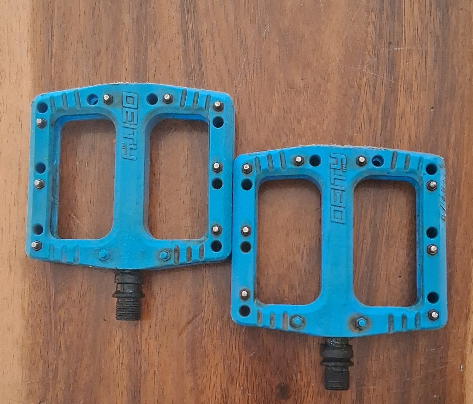 Deity Deftrap Blue MTB Flat/Platform Pedals 9/16″ Sealed Cartridge Bearings