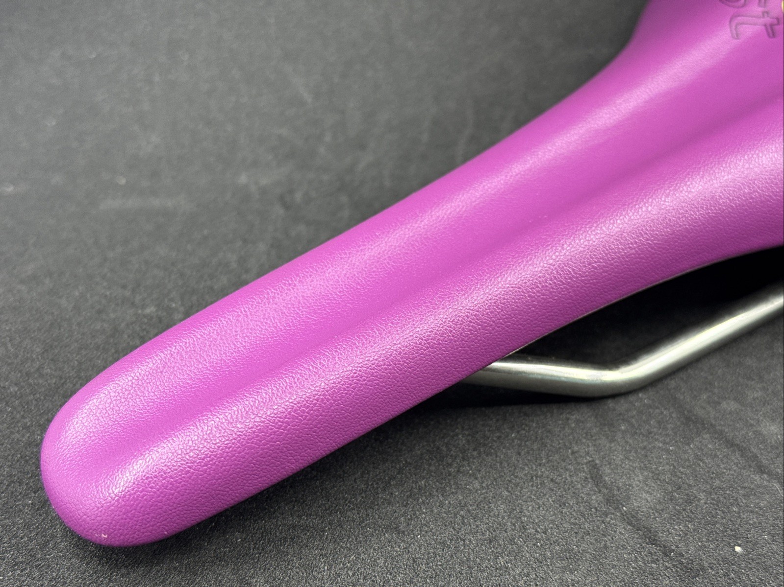 fi:zi’k Antares VS TEST Purple 142mm K:ium Rail Saddle EXCELLENT USED