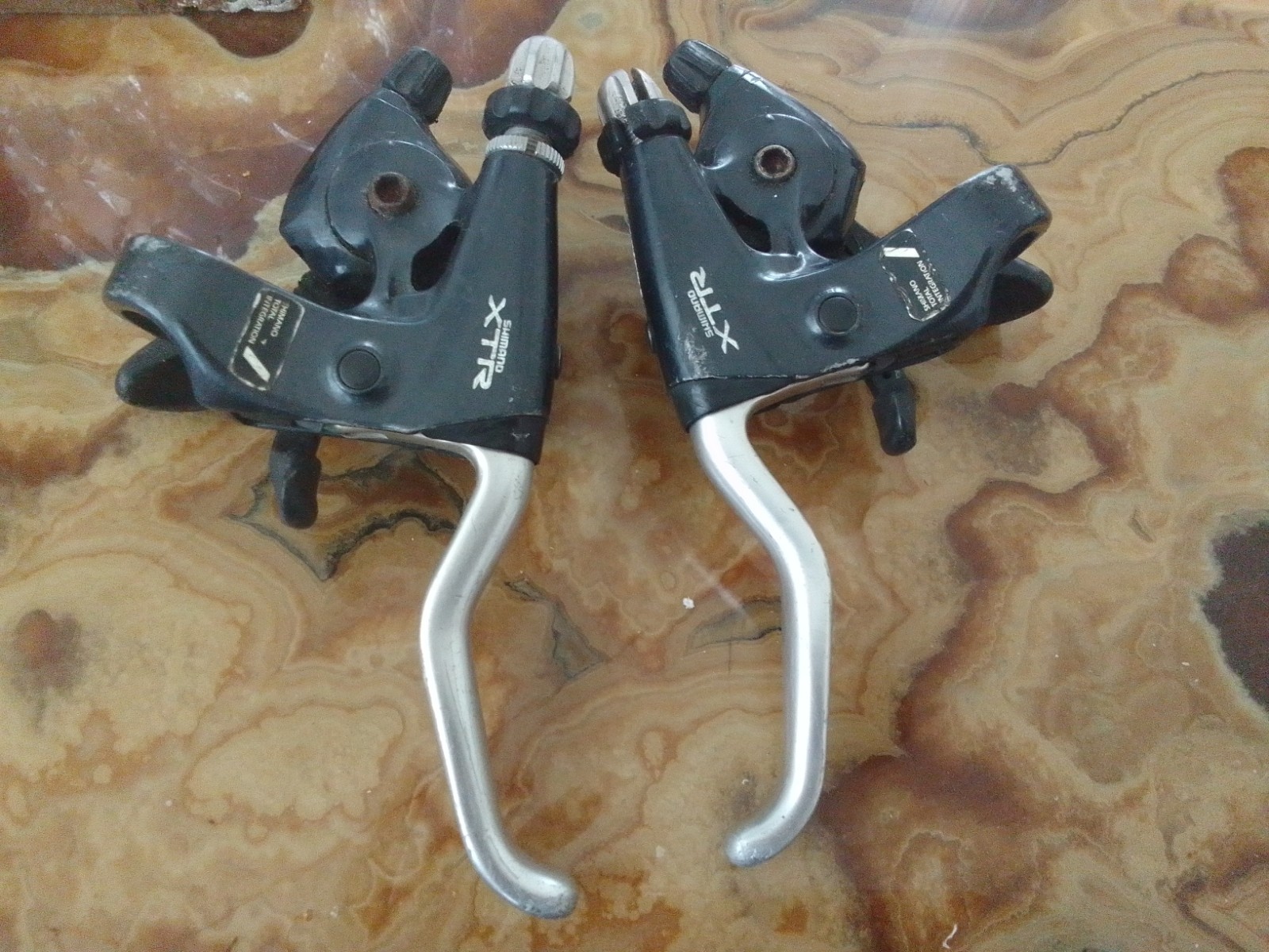 Shimano XTR m900 Shifters 3×8 And Integrated Brake Levers